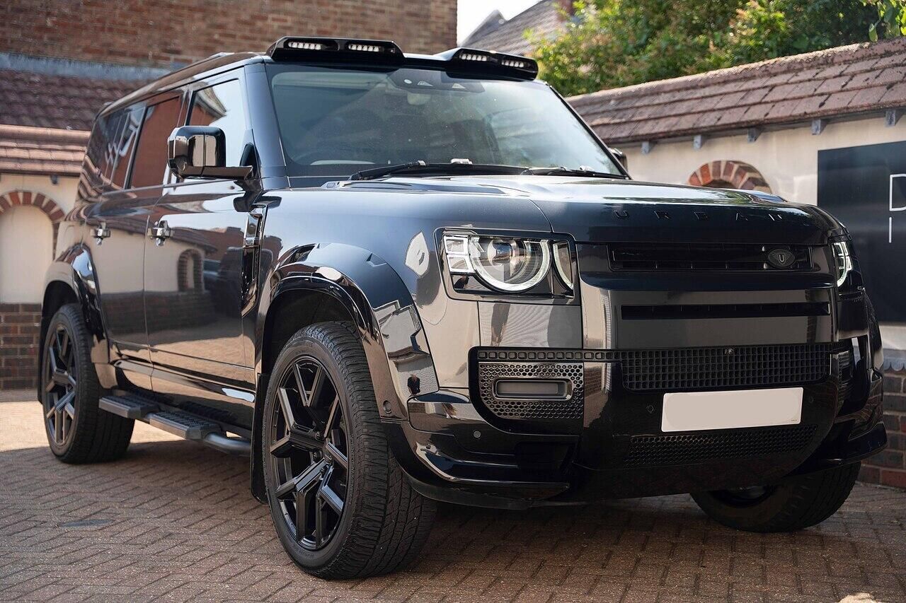 LAND ROVER DEFENDER DIESEL ESTATE 3.0 D250 X-Dynamic SE 110 5dr Auto for sale UK - Slide 7