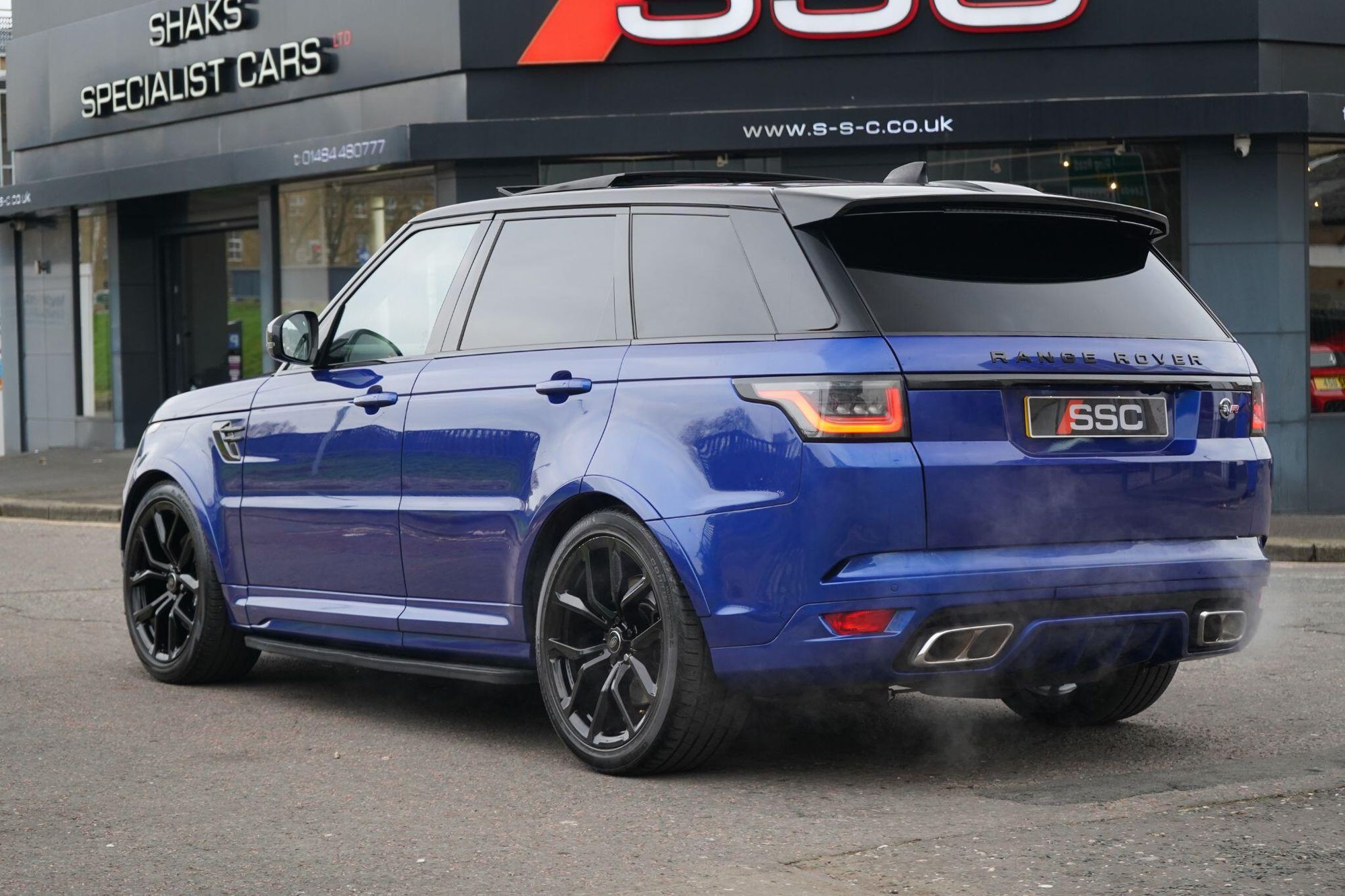LAND ROVER RANGE ROVER SPORT ESTATE 5.0 V8 S/C 575 SVR 5dr Auto for sale UK - Slide 9