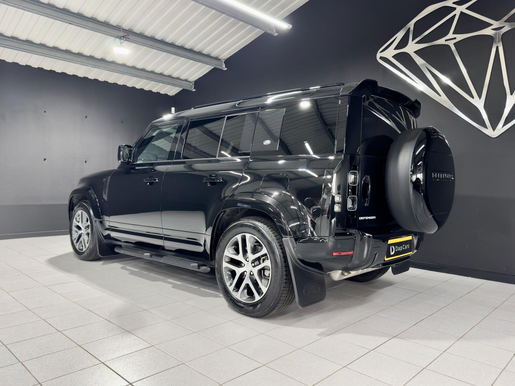 LAND ROVER DEFENDER ESTATE SPECIAL EDITIONS 2.0 P400e XS Edition 110 5dr Auto for sale UK - Slide 4