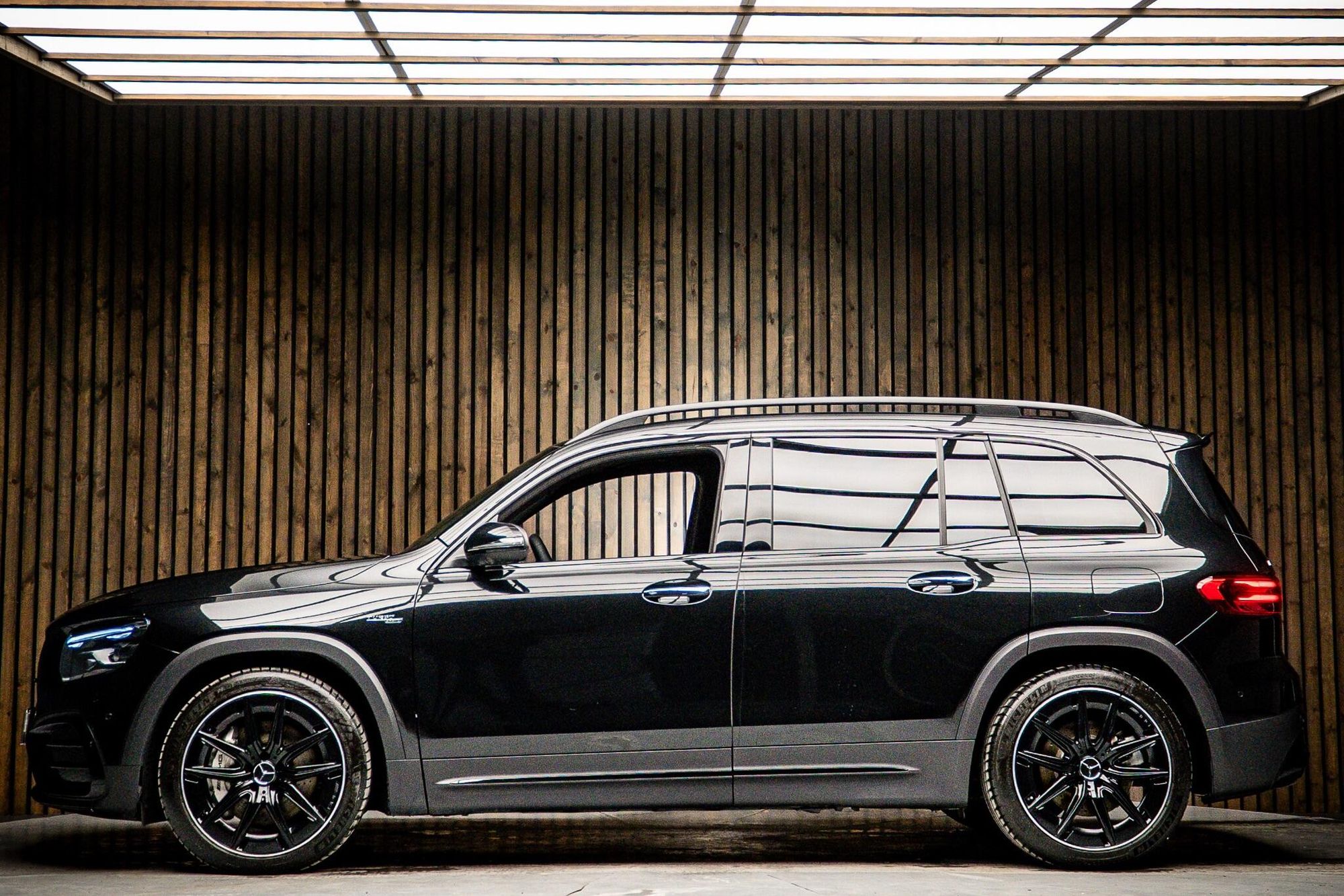 MERCEDES-BENZ GLB AMG ESTATE GLB 35 4Matic Premium Plus 5dr 8G-Tronic for sale UK - Slide 7