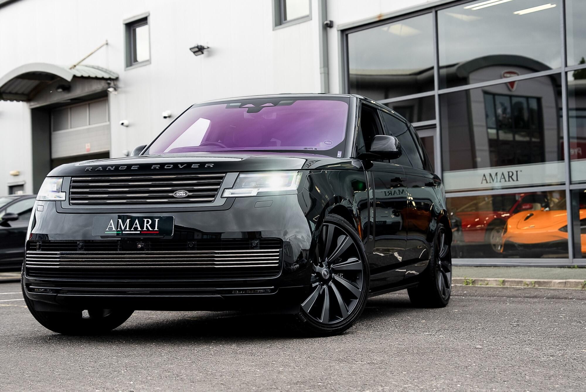 LAND ROVER RANGE ROVER ESTATE 4.4 P530 V8 SV LWB 4dr Auto for sale UK - Slide 6