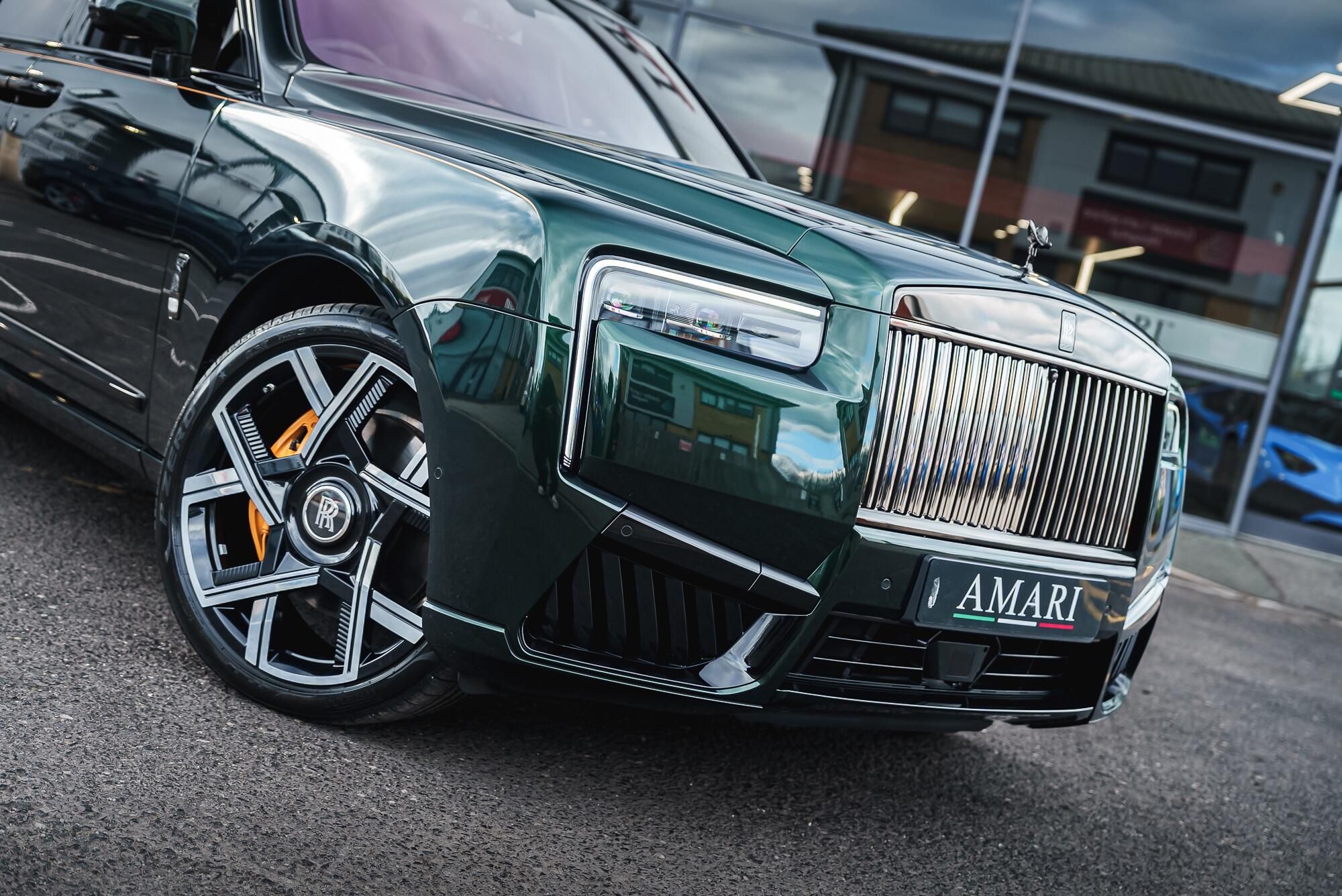 ROLLS-ROYCE CULLINAN ESTATE II Black Badge 5dr Auto for sale UK - Slide 8