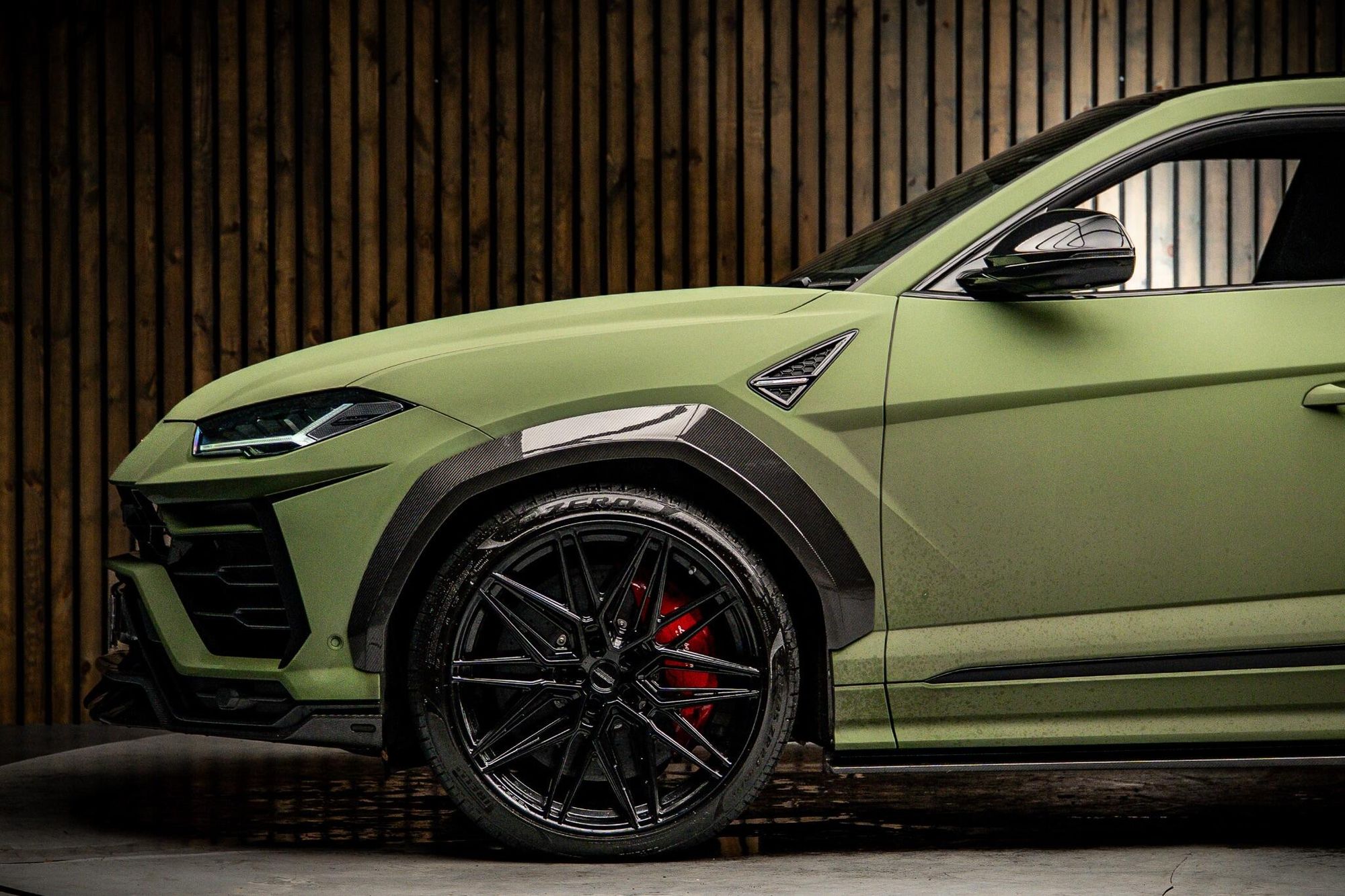 LAMBORGHINI URUS ESTATE 4.0T FSI V8 5dr Auto for sale UK - Slide 9