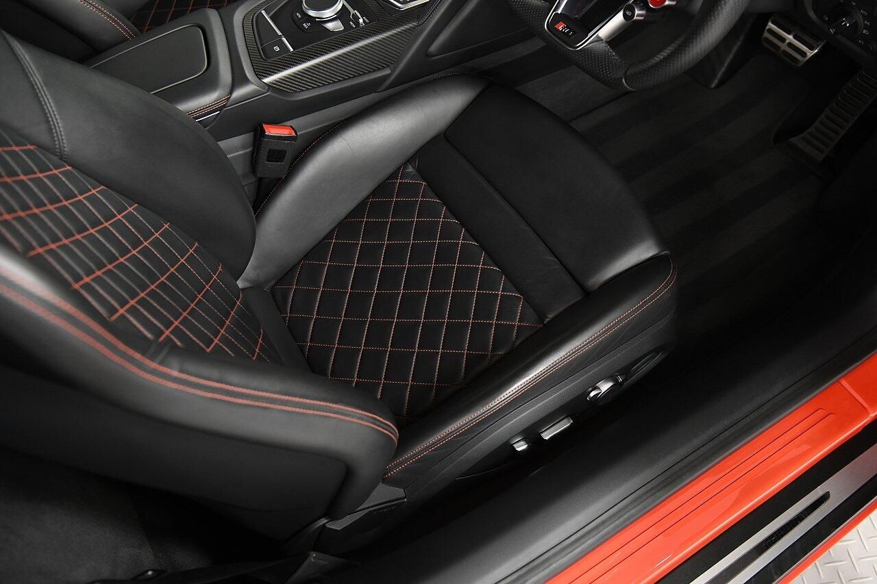AUDI R8 COUPE 5.2 FSI V10 Plus Quattro 2dr S Tronic for sale UK - Slide 9