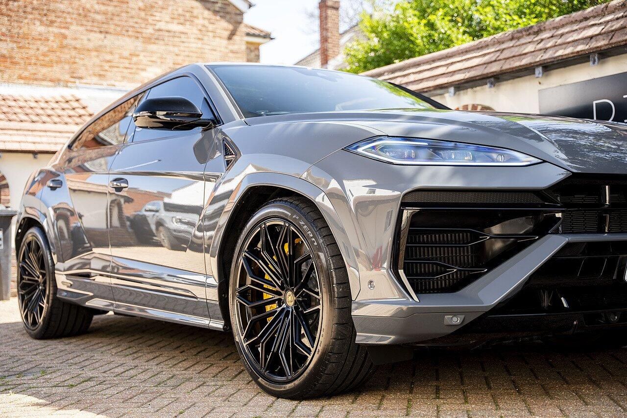 LAMBORGHINI URUS ESTATE 4.0T 25.9kWh Plug-in Hybrid FSI V8 5dr Auto for sale UK - Slide 6