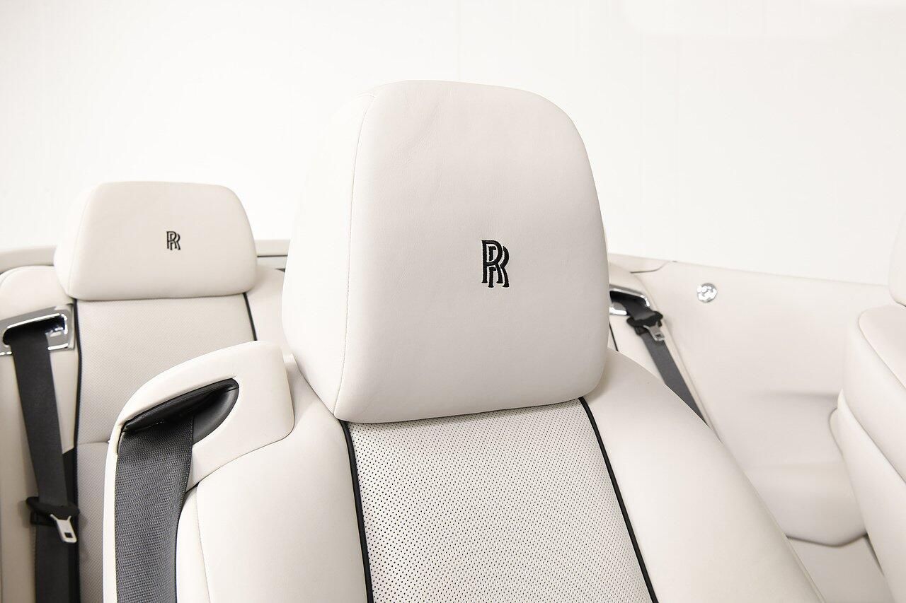 ROLLS-ROYCE DAWN CONVERTIBLE 2dr Auto for sale UK - Slide 9