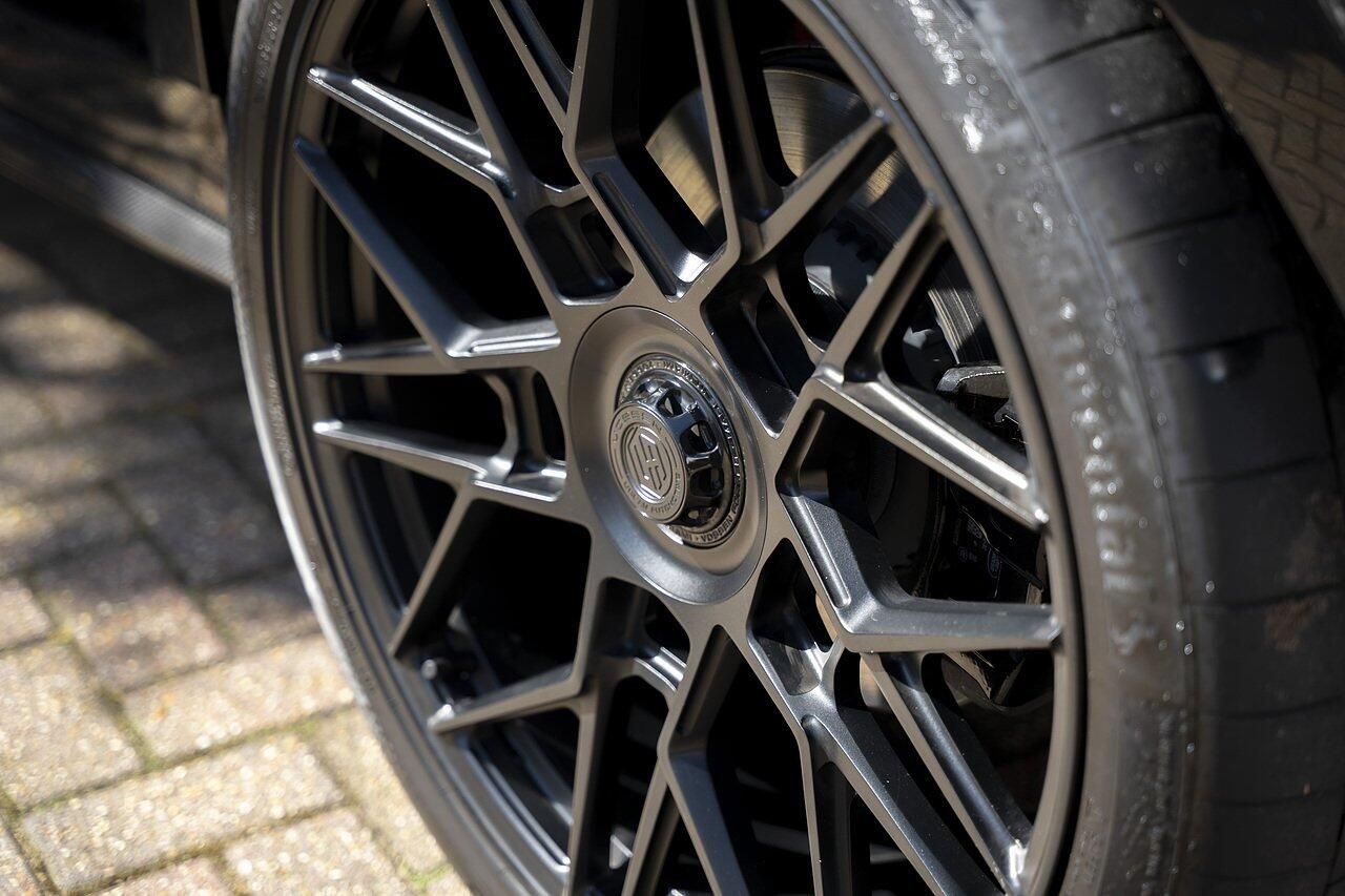 LAND ROVER RANGE ROVER ESTATE 4.4 P615 V8 SV LWB 4dr Auto for sale UK - Slide 10