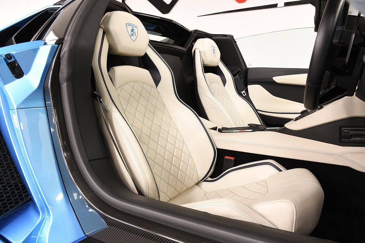 LAMBORGHINI AVENTADOR ROADSTER LP 740-4 S 2dr ISR for sale UK - Slide 7