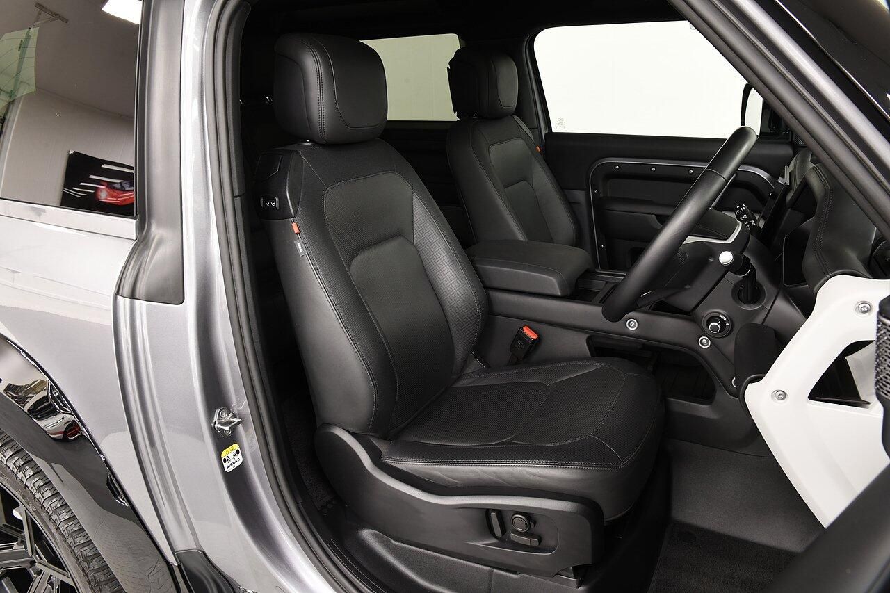 LAND ROVER DEFENDER DIESEL ESTATE 3.0 D250 X-Dynamic HSE 90 3dr Auto for sale UK - Slide 7