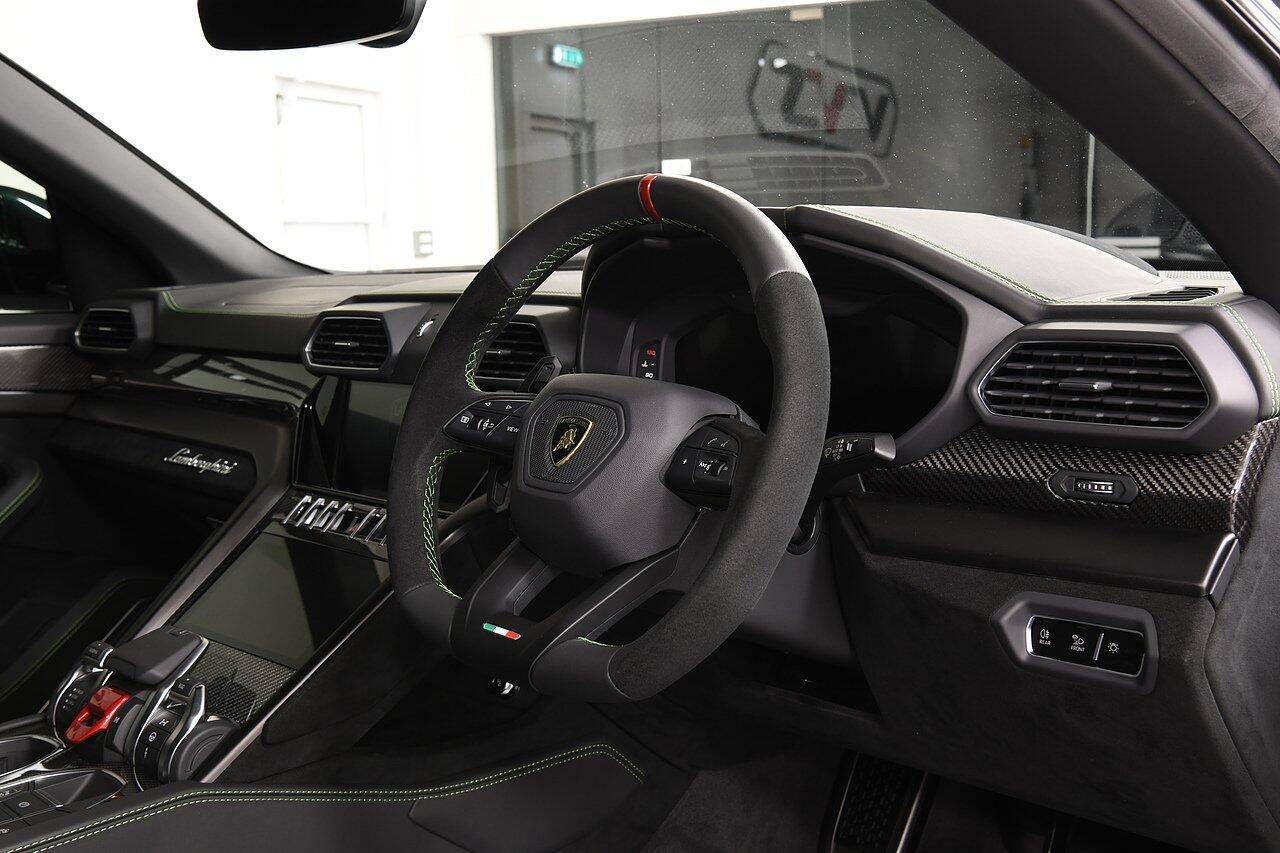 LAMBORGHINI URUS ESTATE 4.0T FSI V8 Performante 5dr Auto for sale UK - Slide 5