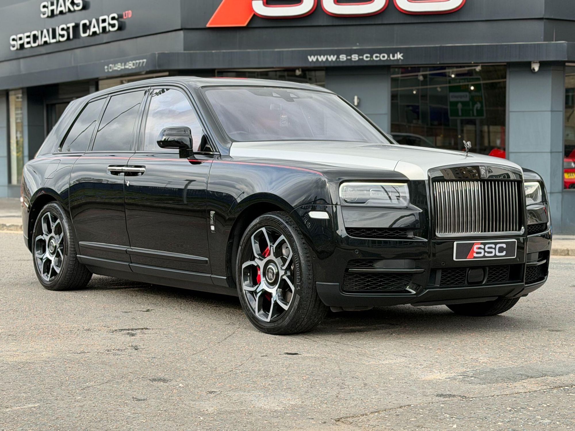 ROLLS-ROYCE CULLINAN ESTATE Black Badge 5dr Auto for sale UK - Slide 5