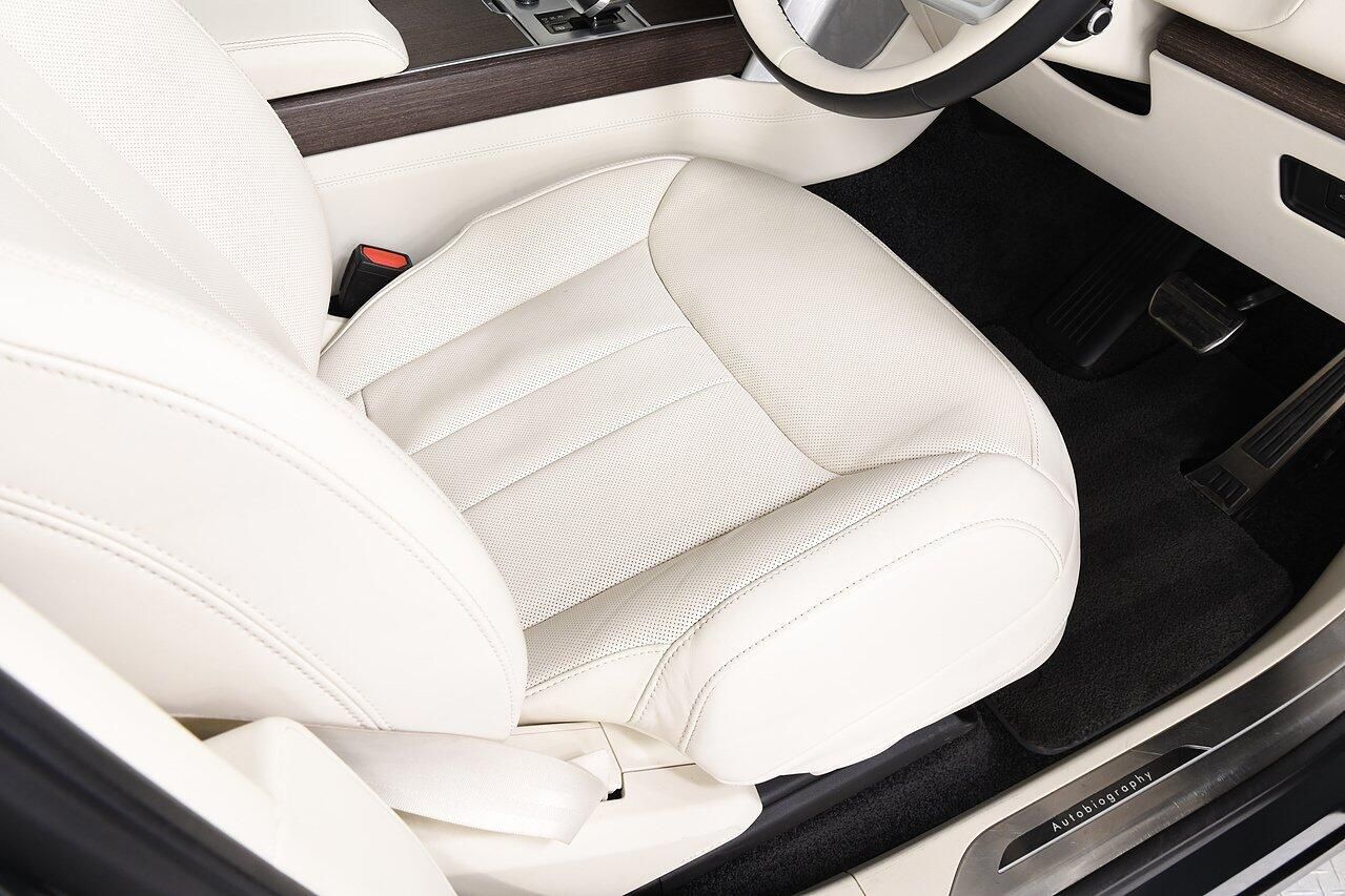 LAND ROVER RANGE ROVER ESTATE 3.0 P400 Autobiography LWB 4dr Auto [7 Seat] for sale UK - Slide 10