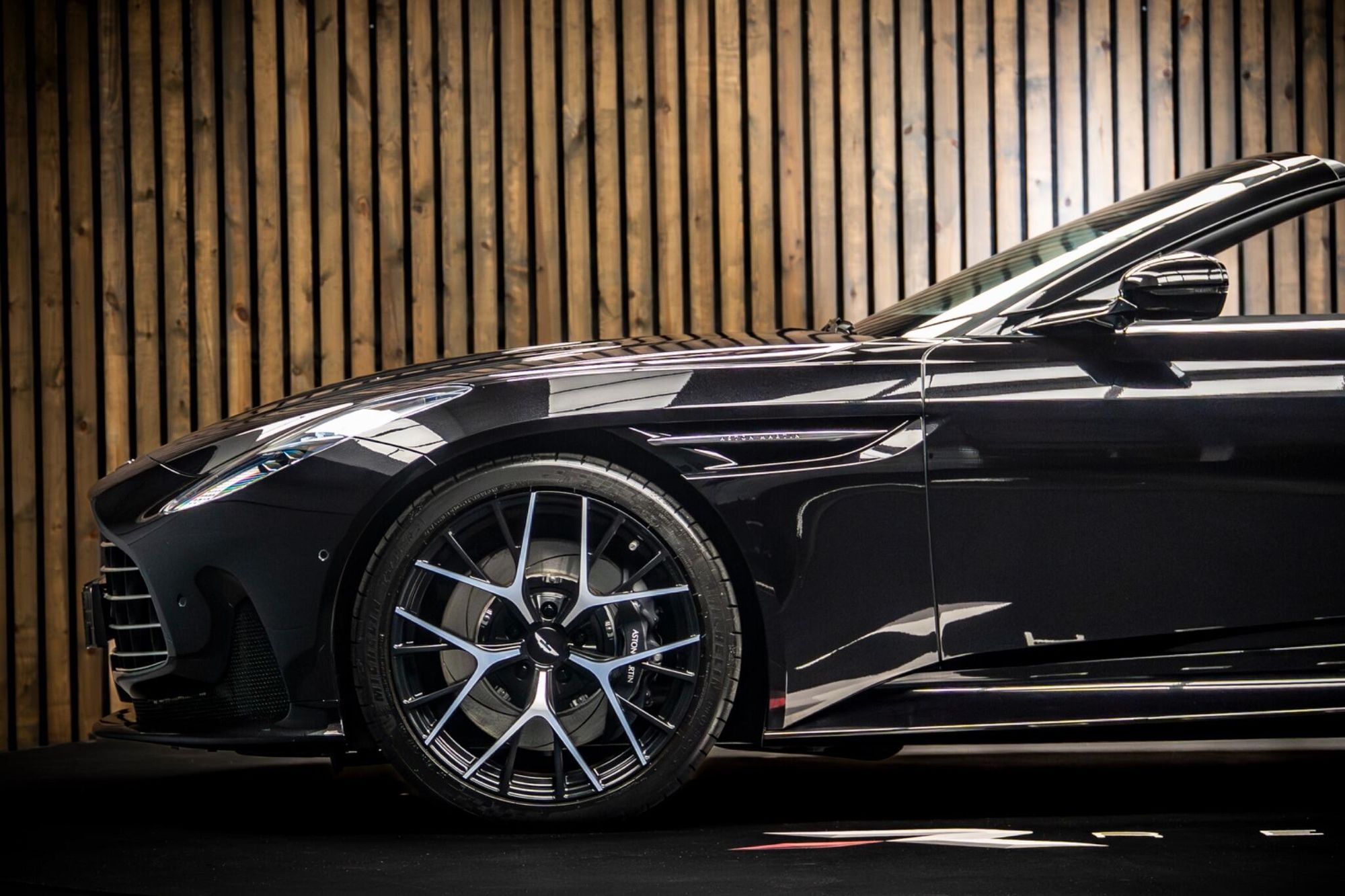 ASTON MARTIN DB12 CONVERTIBLE V8 Volante 2dr Auto for sale UK - Slide 9