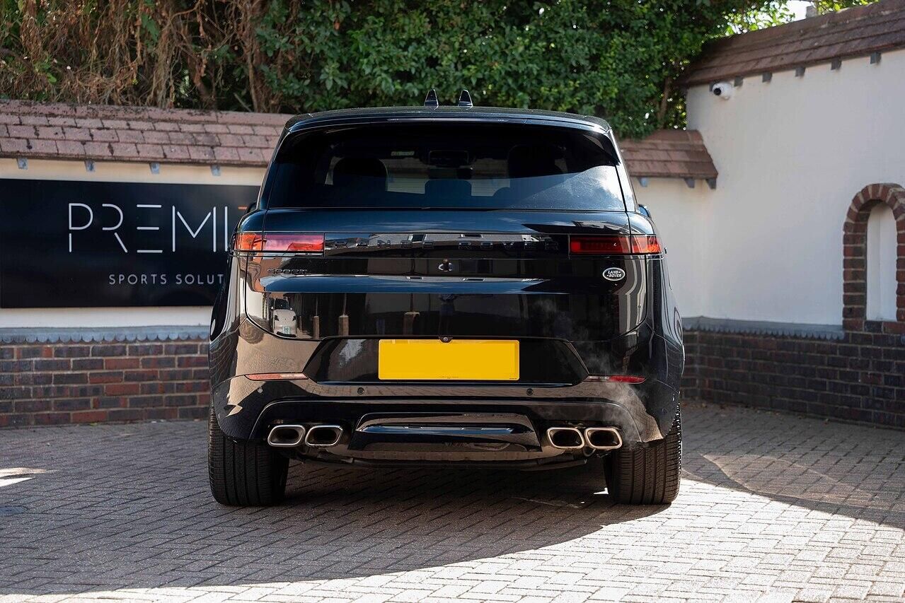 LAND ROVER RANGE ROVER SPORT ESTATE 4.4 P530 V8 First Edition 5dr Auto for sale UK - Slide 5