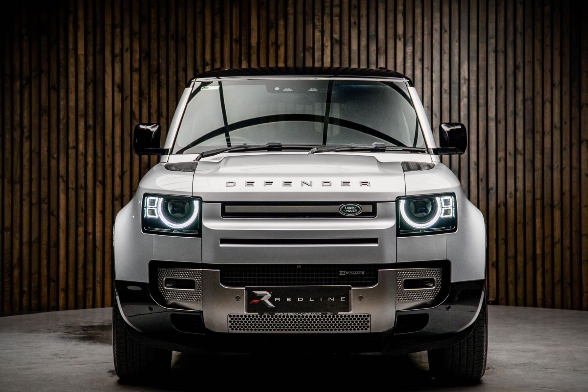 LAND ROVER DEFENDER DIESEL ESTATE 3.0 D250 X-Dynamic HSE 110 5dr Auto for sale UK - Slide 5