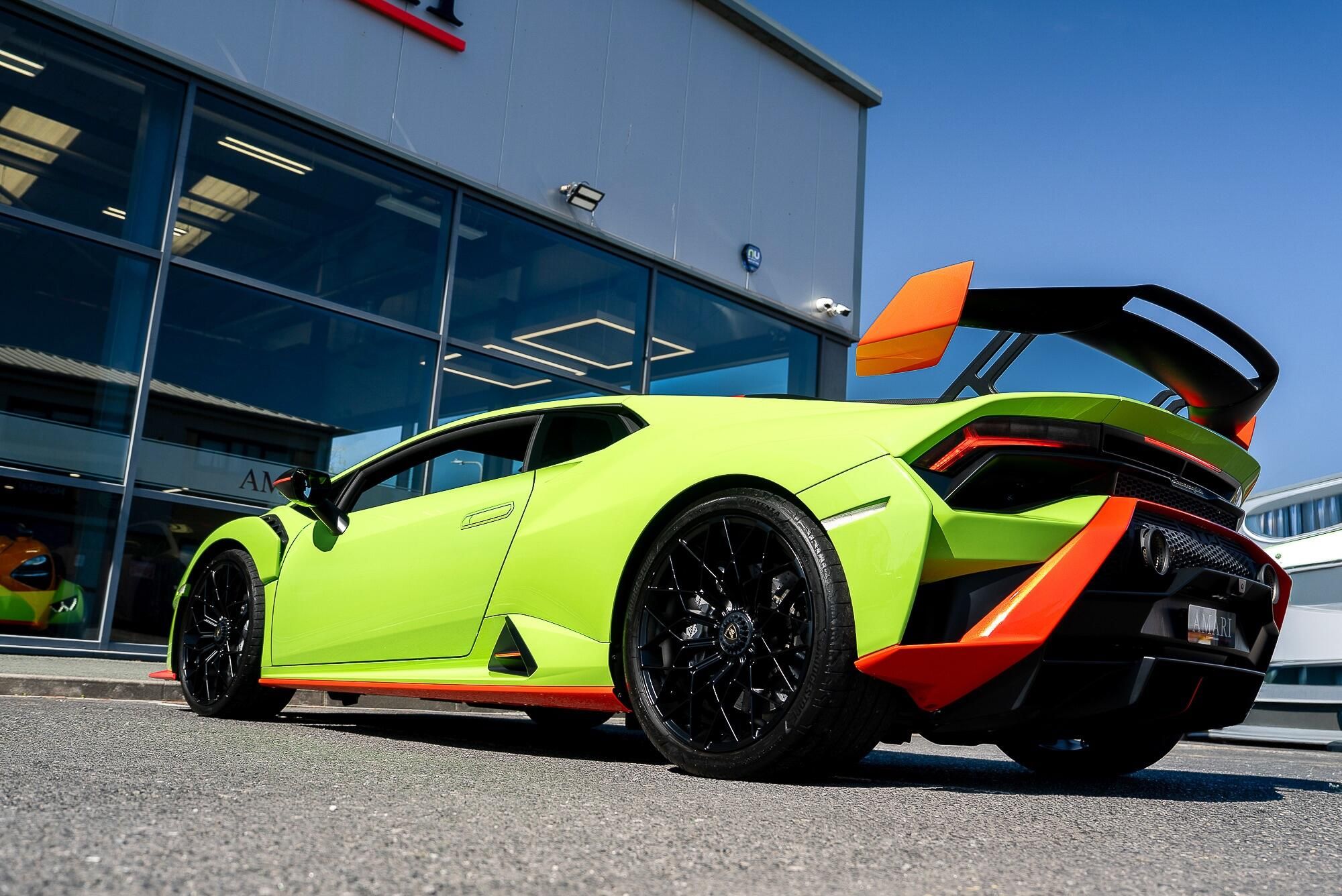 LAMBORGHINI HURACAN EVO COUPE 5.2 V10 640 STO 2dr Auto for sale UK - Slide 5