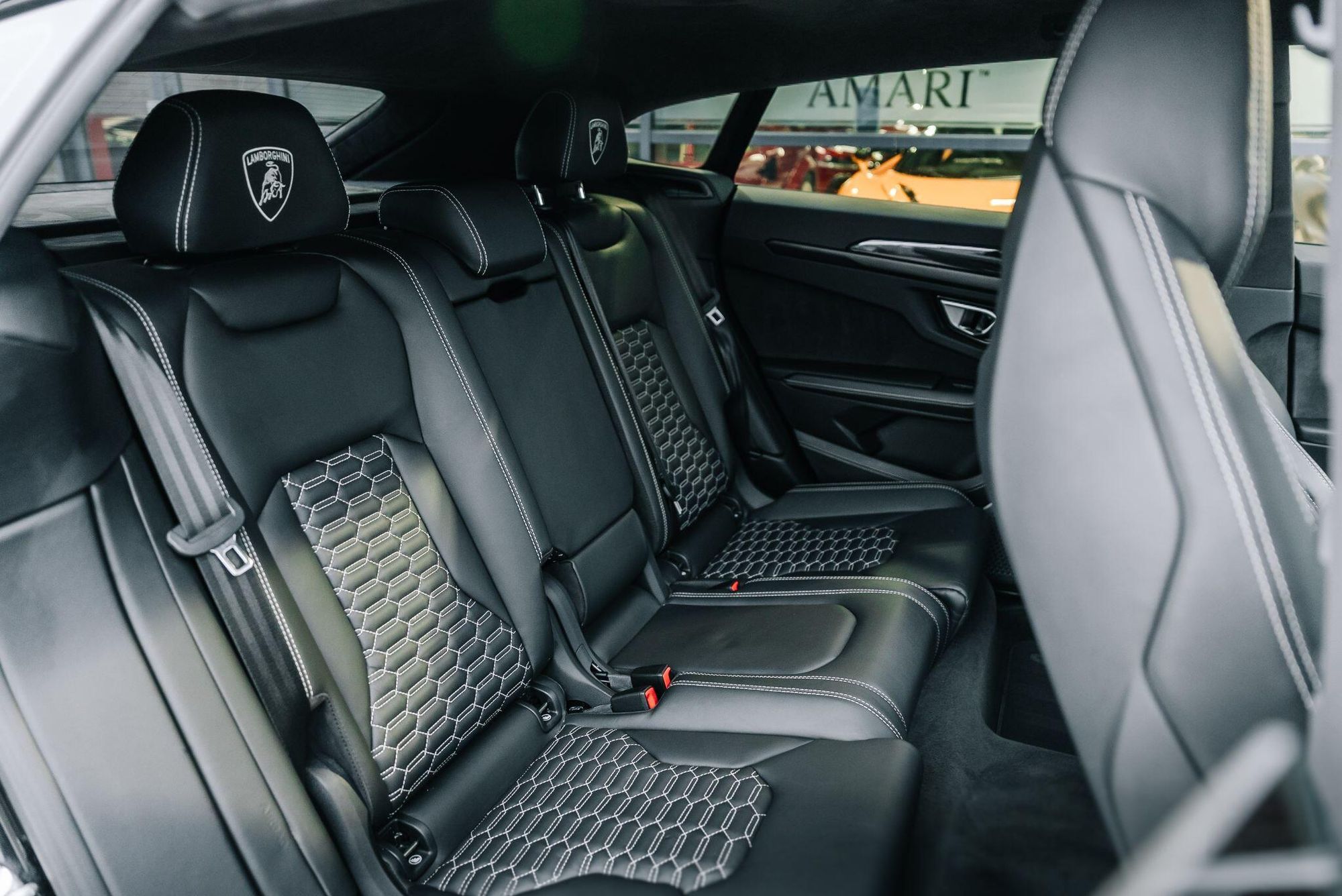 LAMBORGHINI URUS ESTATE 4.0T FSI V8 5dr Auto for sale UK - Slide 4