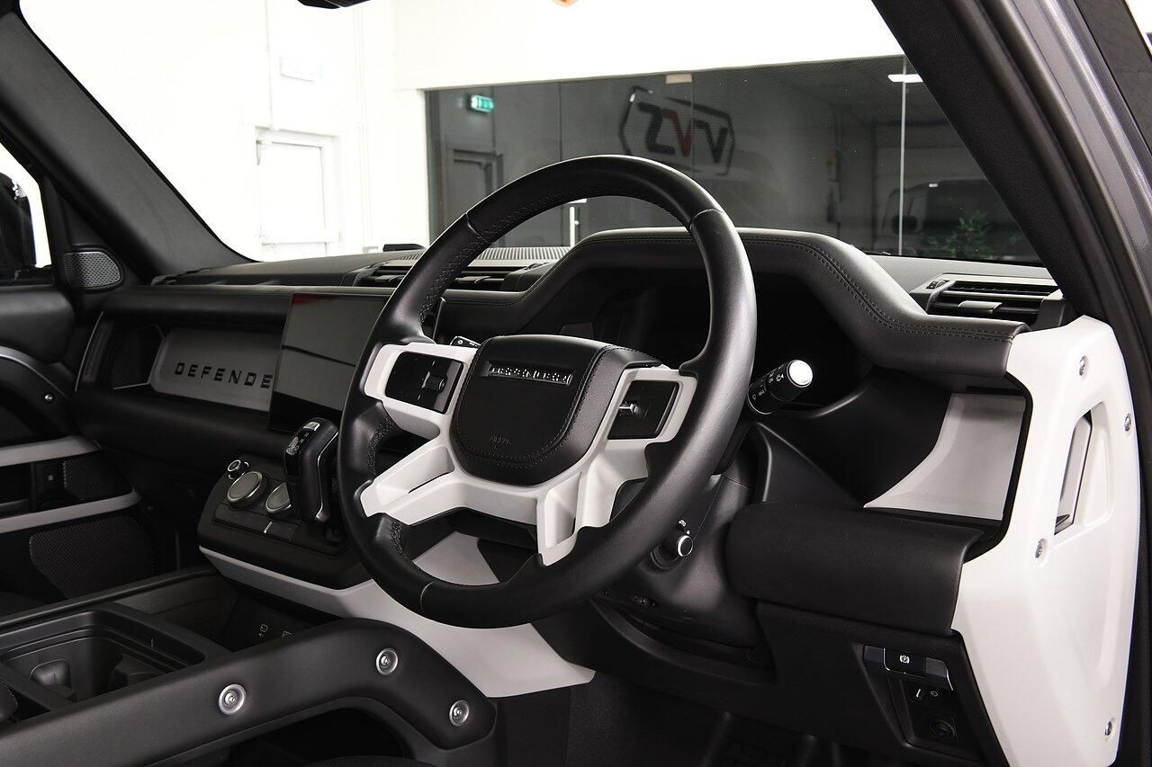 LAND ROVER DEFENDER DIESEL ESTATE 3.0 D250 X-Dynamic HSE 90 3dr Auto for sale UK - Slide 5