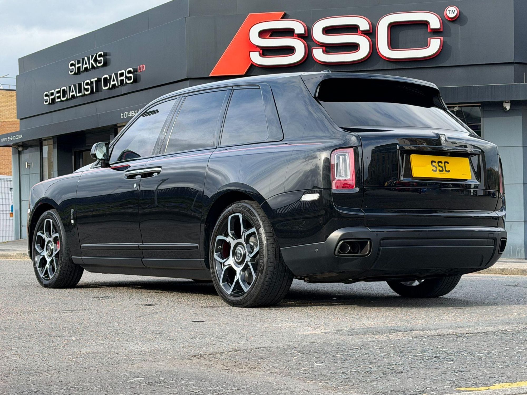 ROLLS-ROYCE CULLINAN ESTATE Black Badge 5dr Auto for sale UK - Slide 2