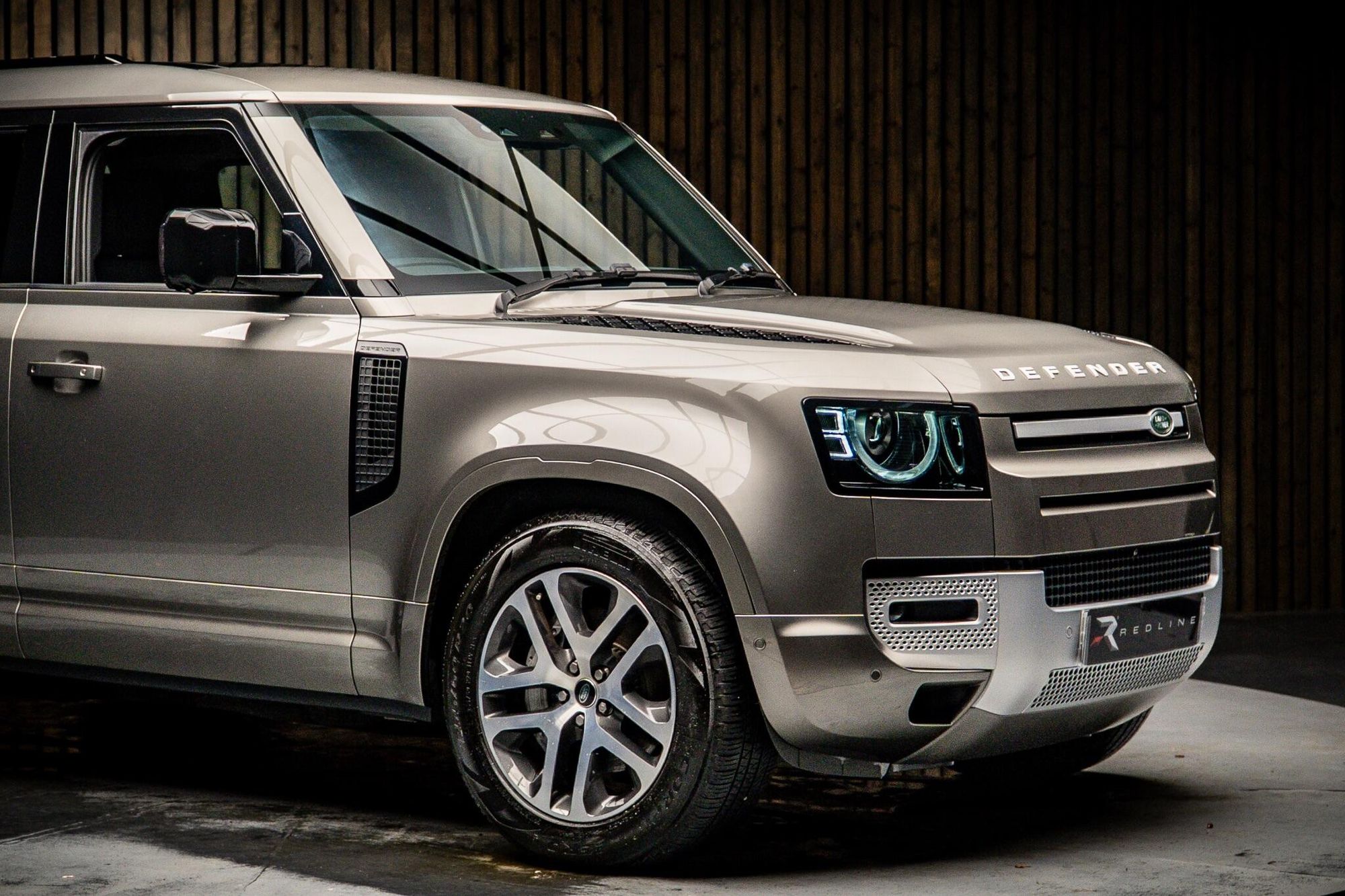 LAND ROVER DEFENDER ESTATE SPECIAL EDITIONS 2.0 P400e XS Edition 110 5dr Auto for sale UK - Slide 10