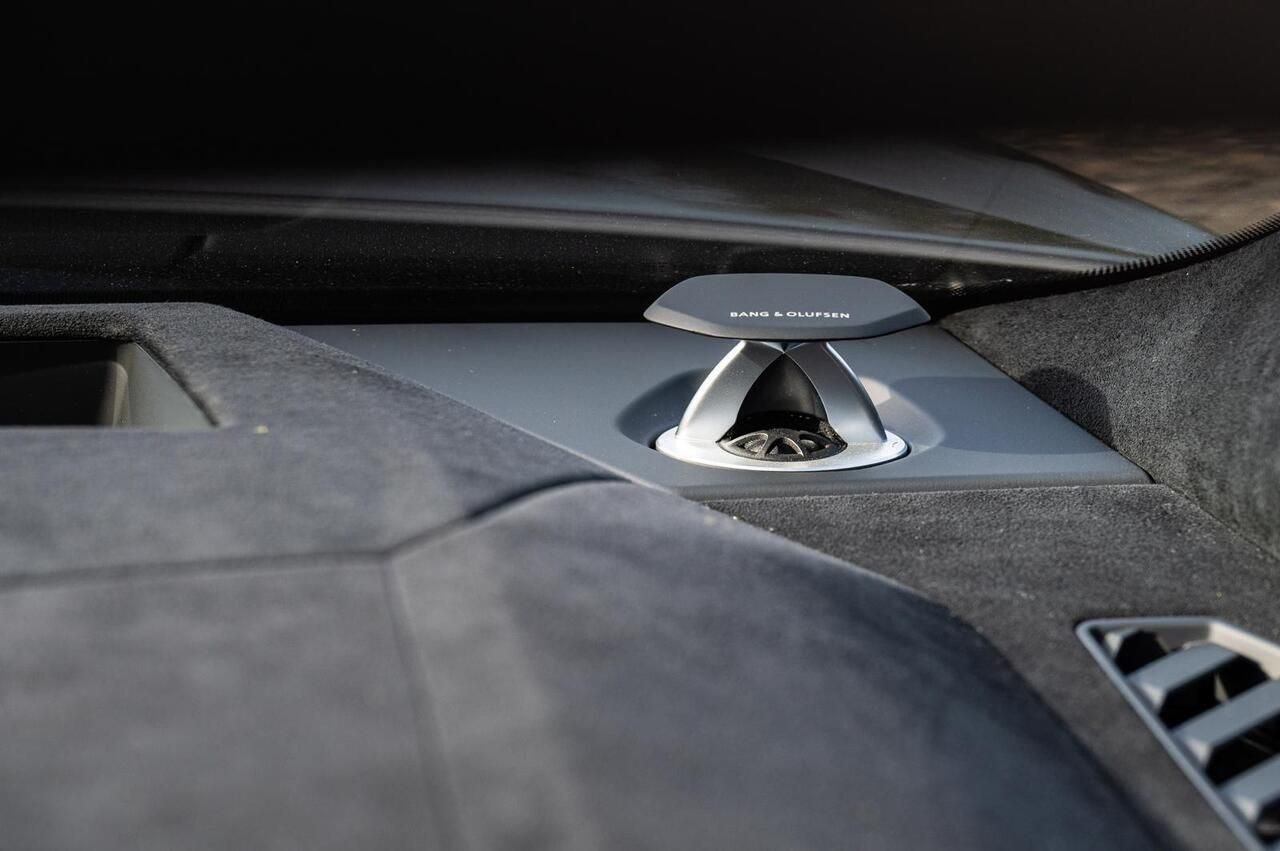 LAMBORGHINI URUS ESTATE 4.0T FSI V8 Performante 5dr Auto for sale UK - Slide 9