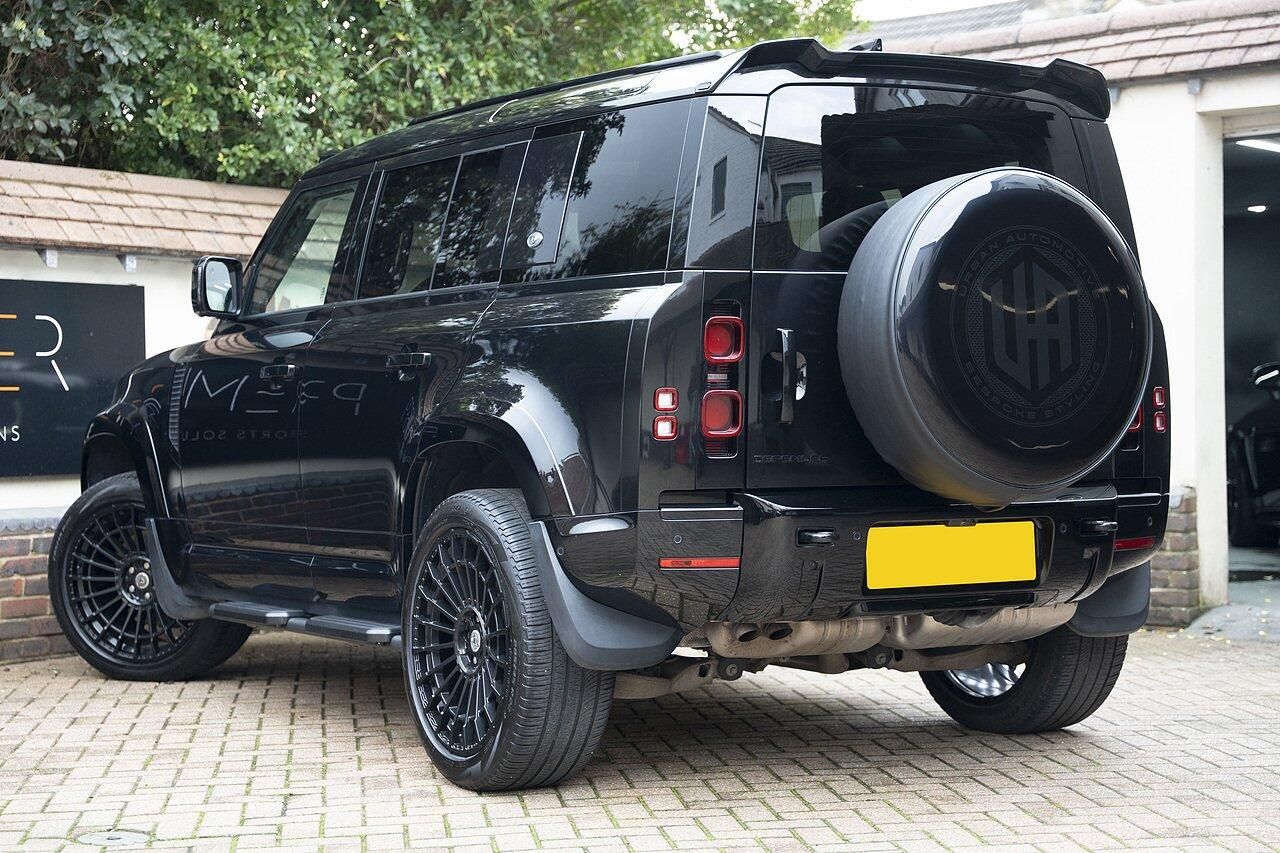 LAND ROVER DEFENDER DIESEL ESTATE 3.0 D300 X-Dynamic HSE 110 5dr Auto for sale UK - Slide 5