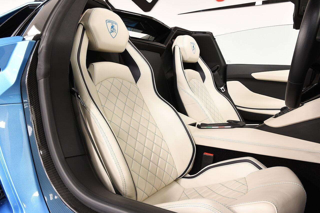 LAMBORGHINI AVENTADOR ROADSTER LP 740-4 S 2dr ISR for sale UK - Slide 8