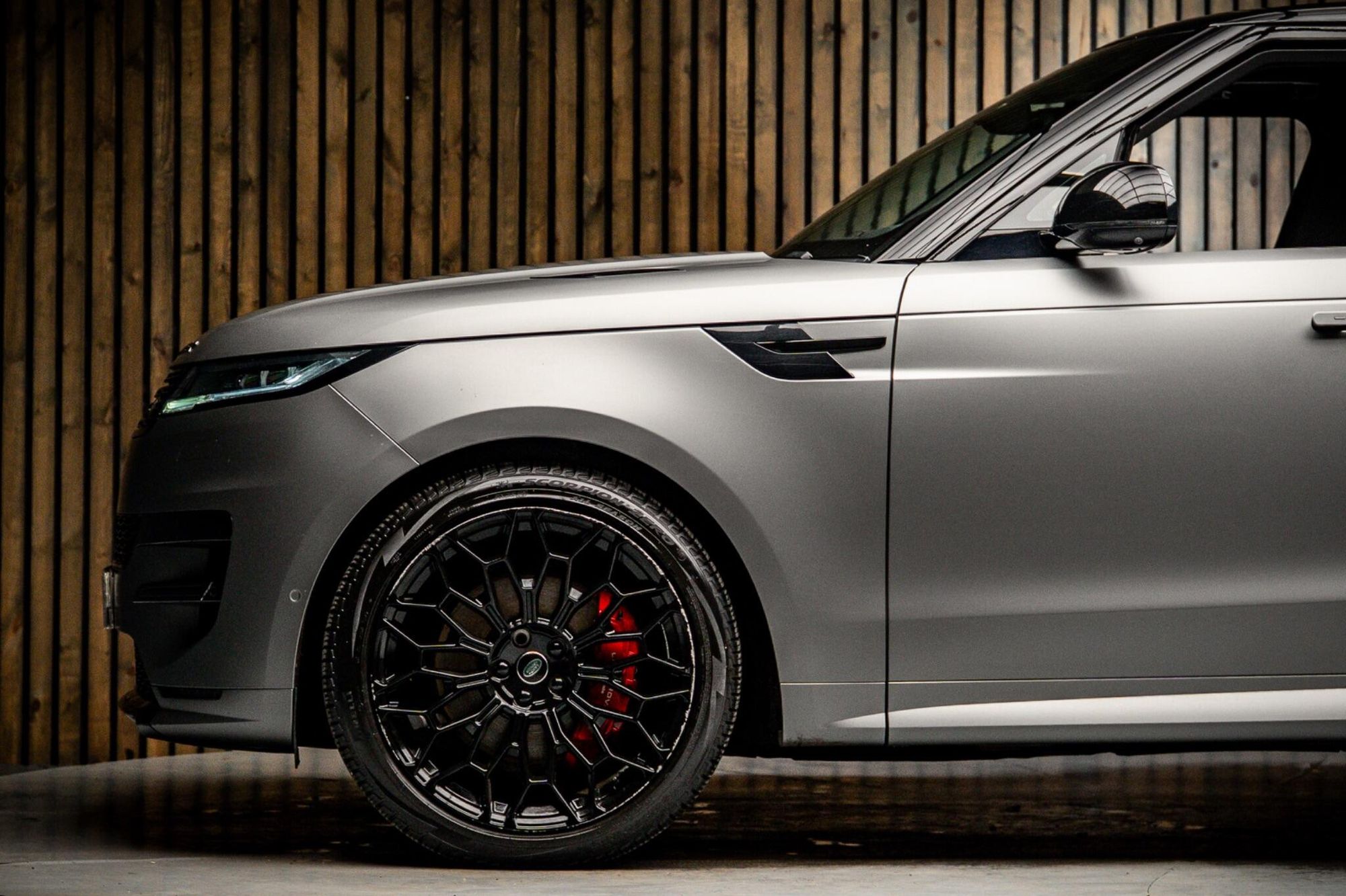 LAND ROVER RANGE ROVER SPORT DIESEL ESTATE 3.0 D350 First Edition 5dr Auto for sale UK - Slide 9