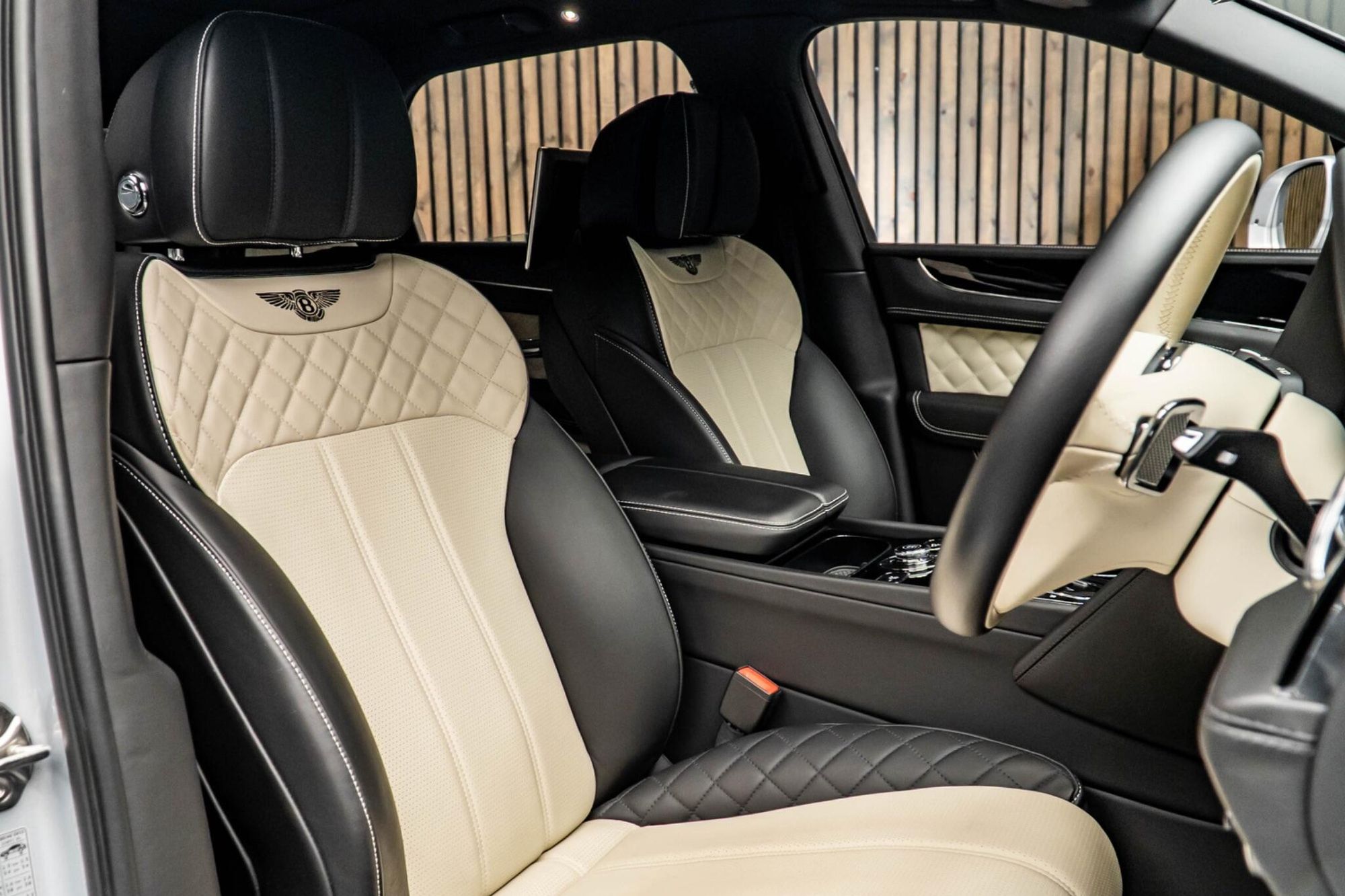 BENTLEY BENTAYGA DIESEL ESTATE 4.0 V8 5dr Auto for sale UK - Slide 2