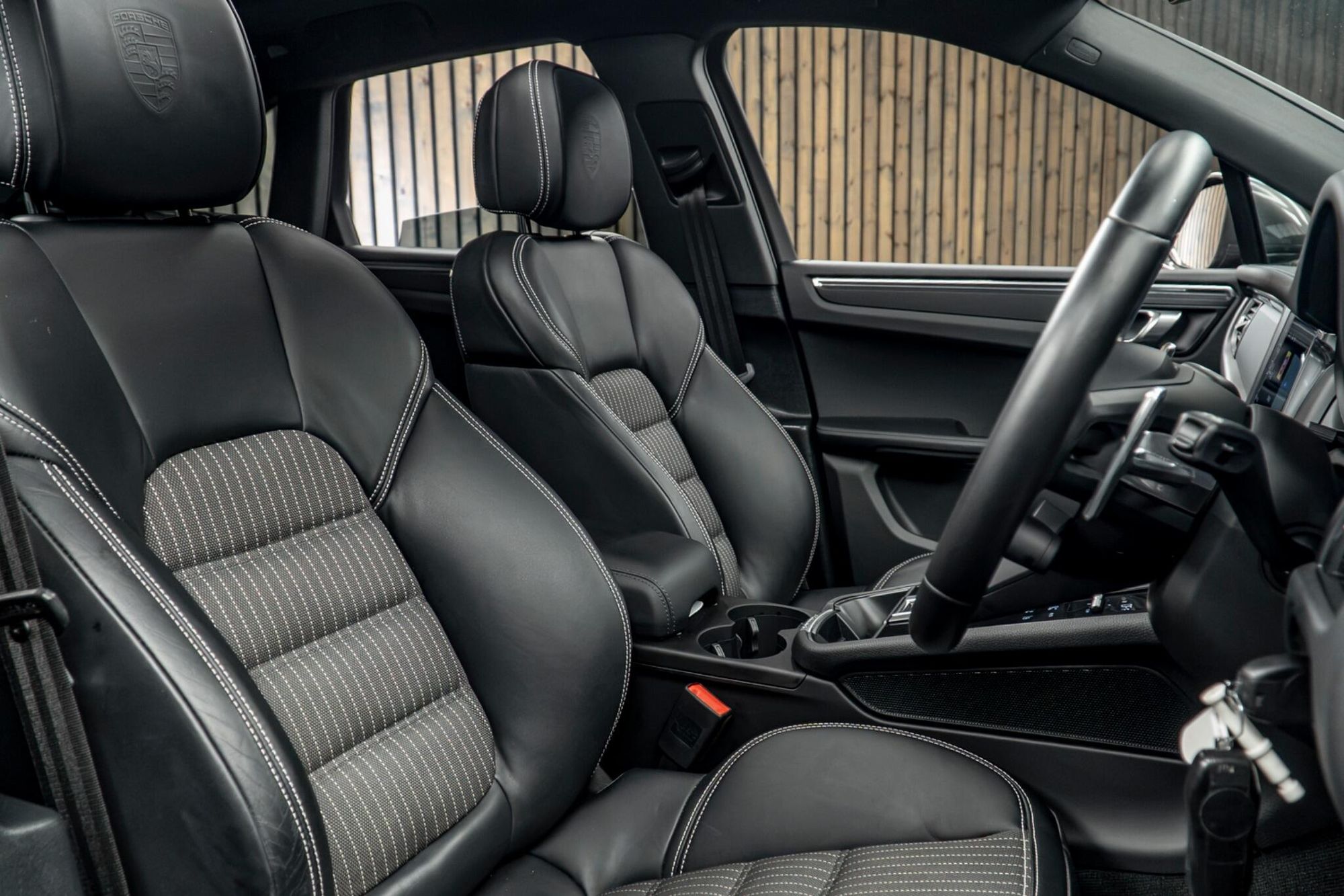 PORSCHE MACAN ESTATE T 5dr PDK for sale UK - Slide 2