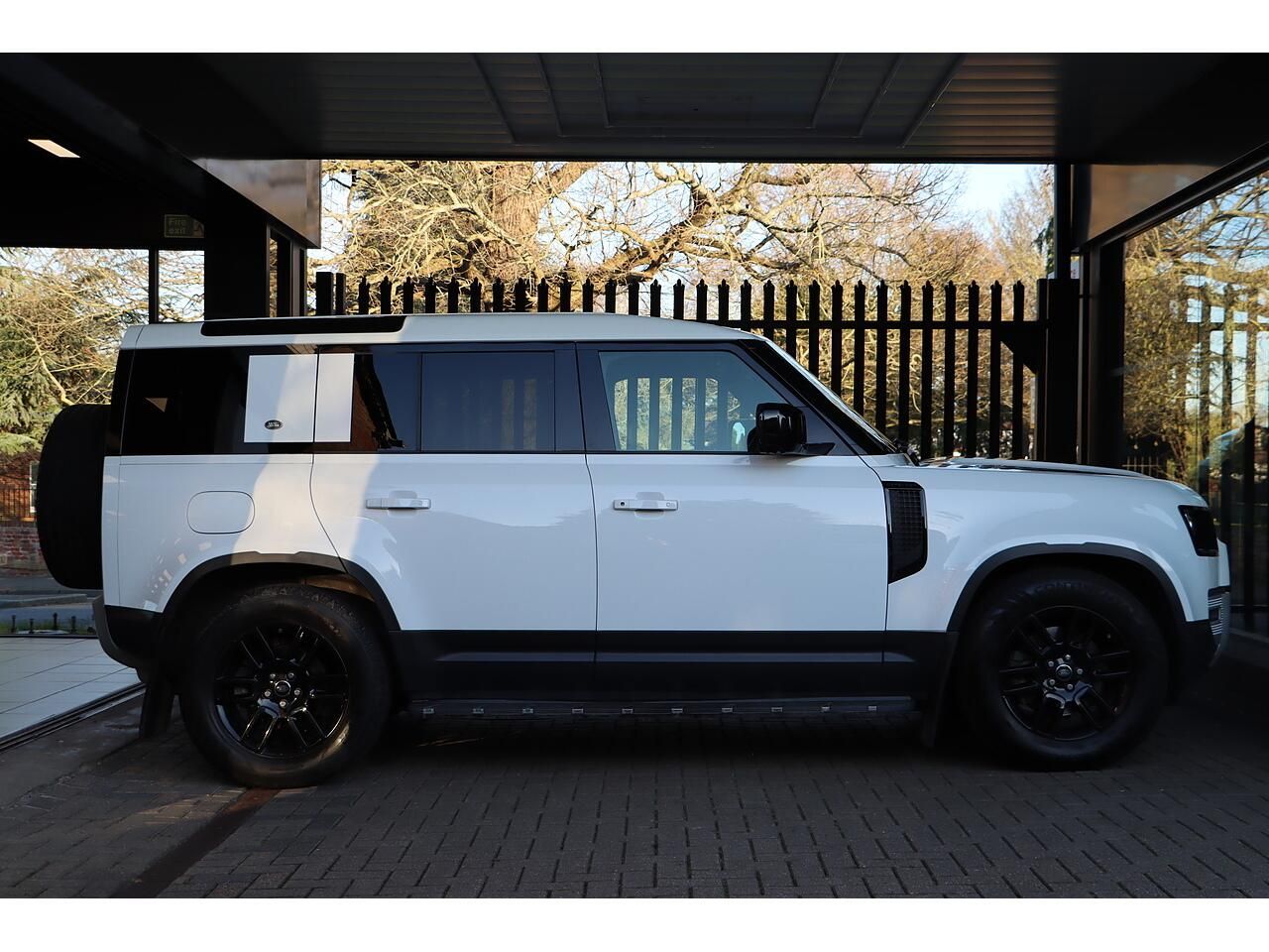 LAND ROVER DEFENDER DIESEL ESTATE 2.0 D240 S 110 5dr Auto for sale UK - Slide 5