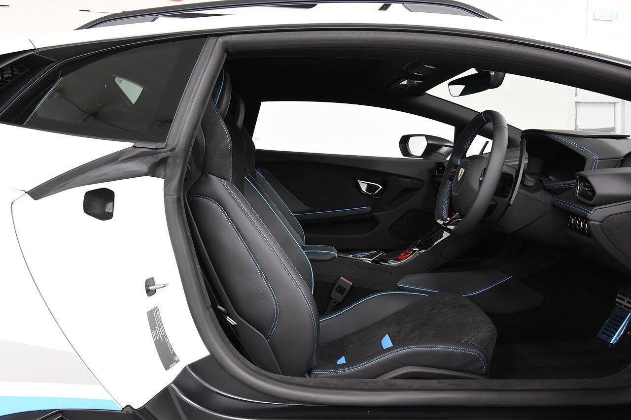 LAMBORGHINI HURACAN EVO COUPE 5.2 V10 610 Sterrato 2dr Auto AWD for sale UK - Slide 6