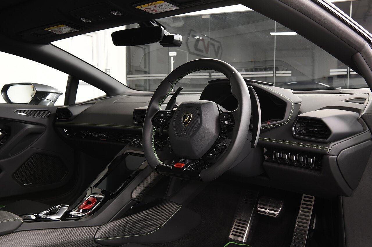 LAMBORGHINI HURACAN COUPE LP 640-4 Performante 2dr LDF for sale UK - Slide 4