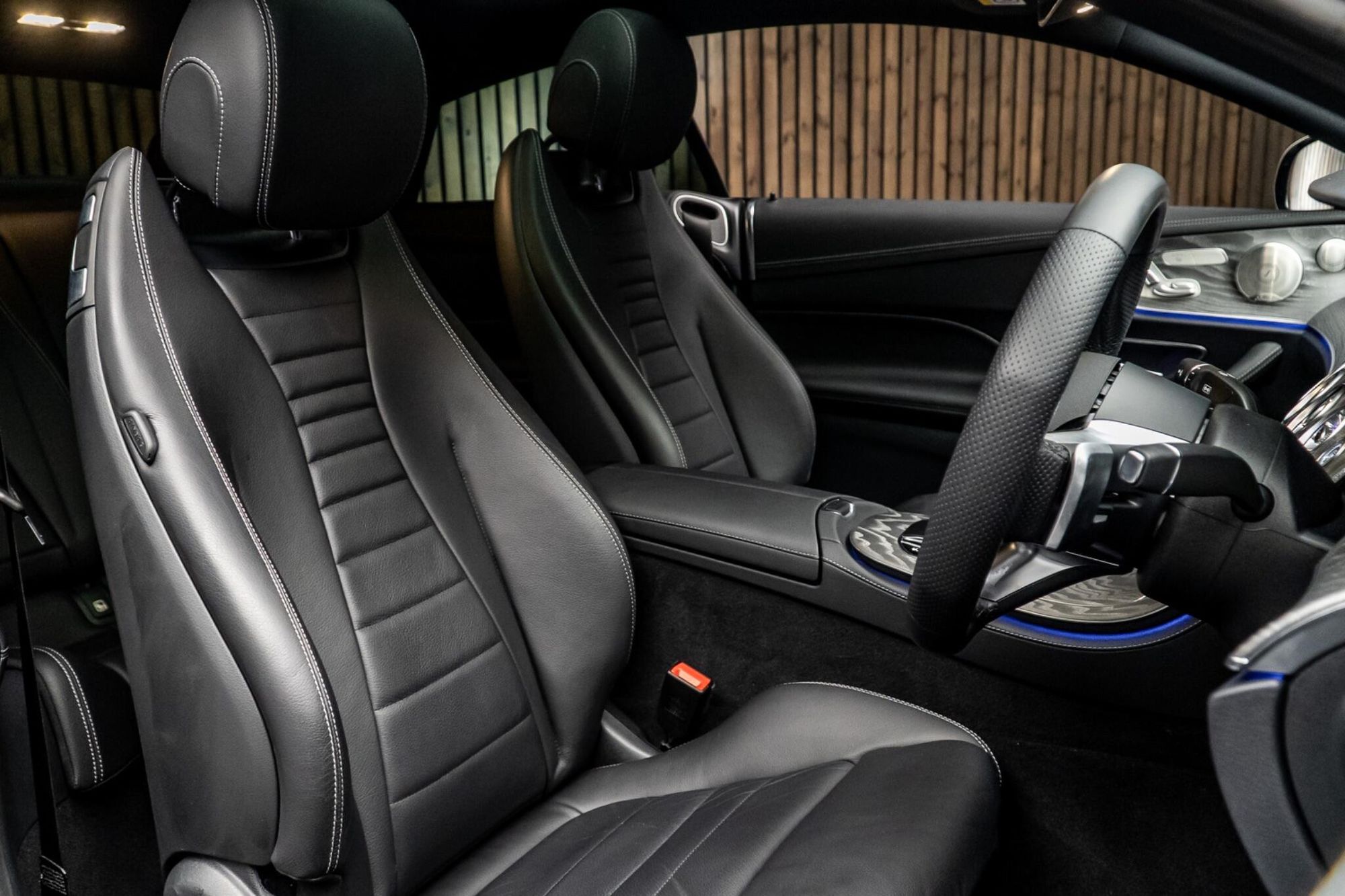 MERCEDES-BENZ E CLASS DIESEL COUPE E400d 4Matic AMG Line Night Ed Pre+ 2dr 9G-Tronic for sale UK - Slide 2