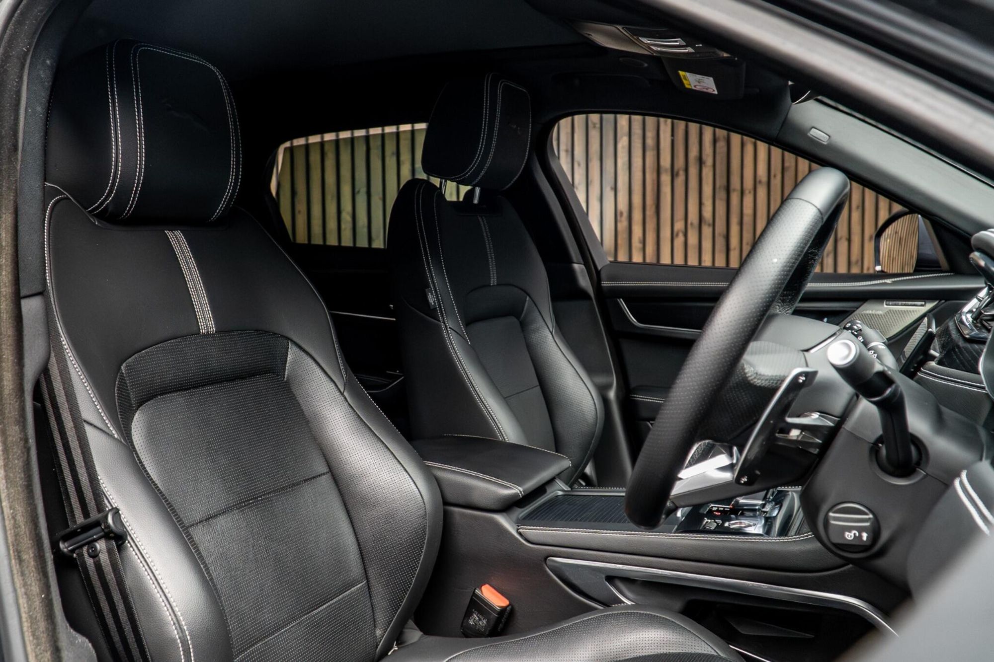 JAGUAR F-PACE DIESEL ESTATE 3.0 D300 Sport 5dr Auto AWD for sale UK - Slide 2