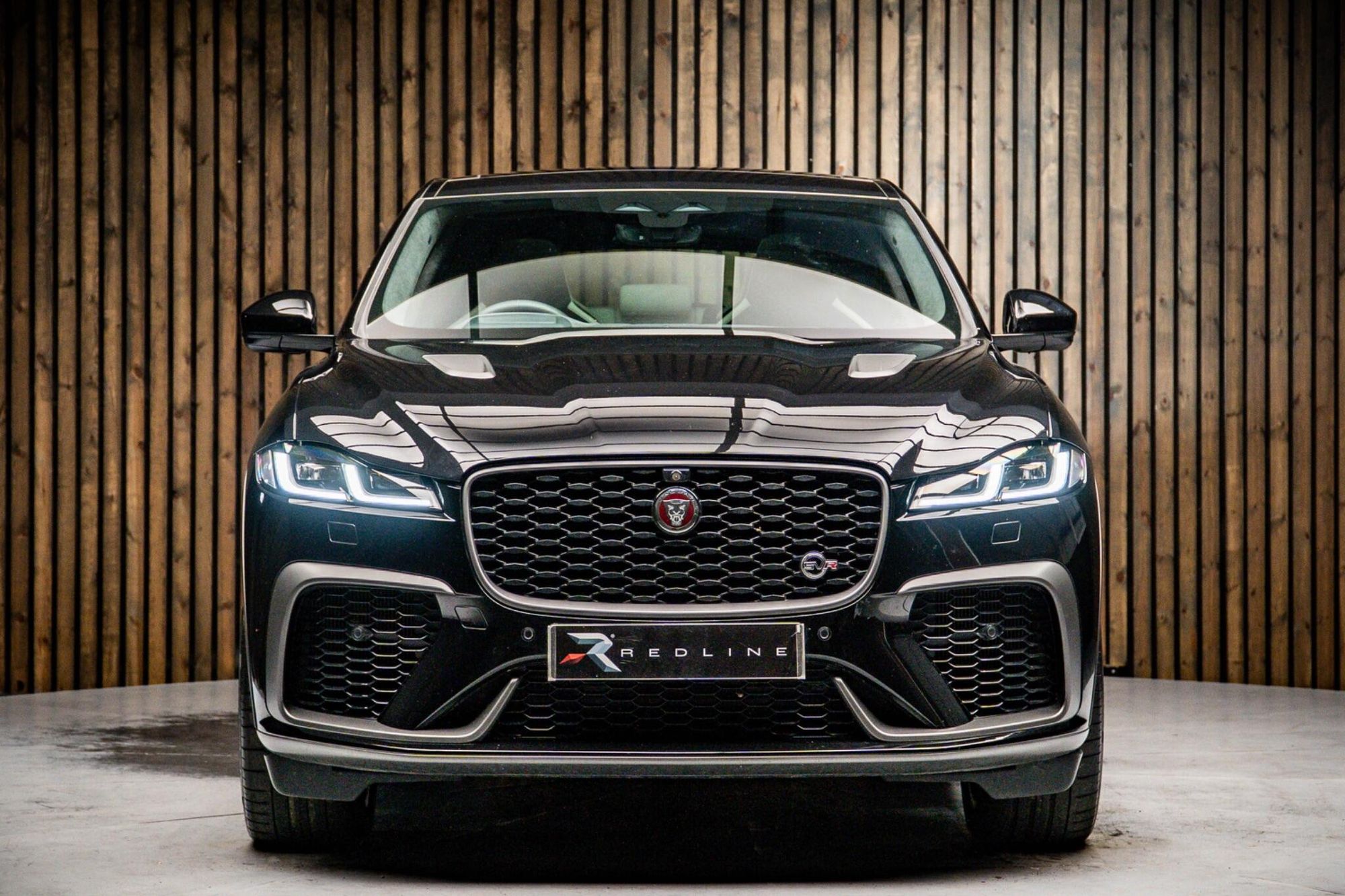 JAGUAR F-PACE ESTATE 5.0 V8 550 SVR 5dr Auto AWD for sale UK - Slide 5