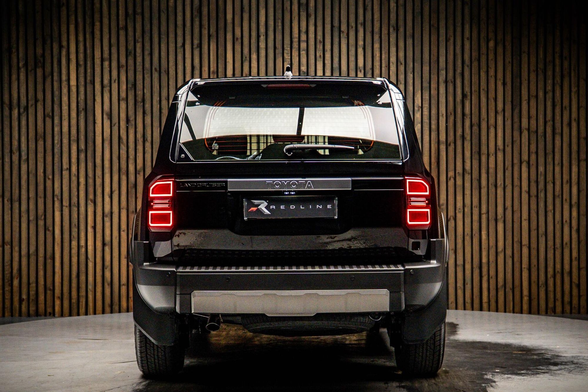 TOYOTA LAND CRUISER DIESEL SW 2.8 D-4D 204 Invincible 5dr Auto 7 Seats for sale UK - Slide 6