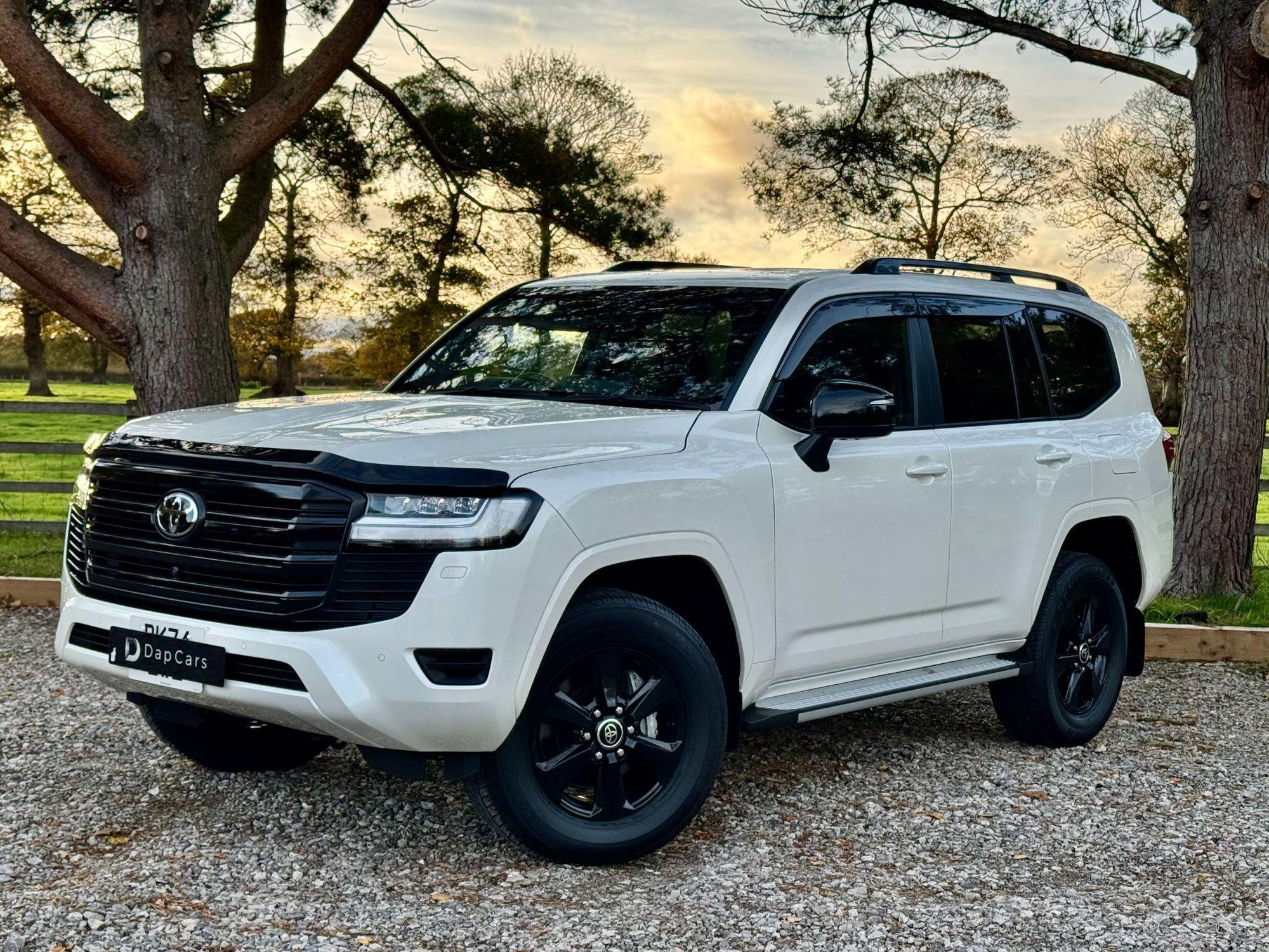 TOYOTA LAND CRUISER DIESEL ESTATE GX Amazon TD 5dr for sale UK - Slide 4