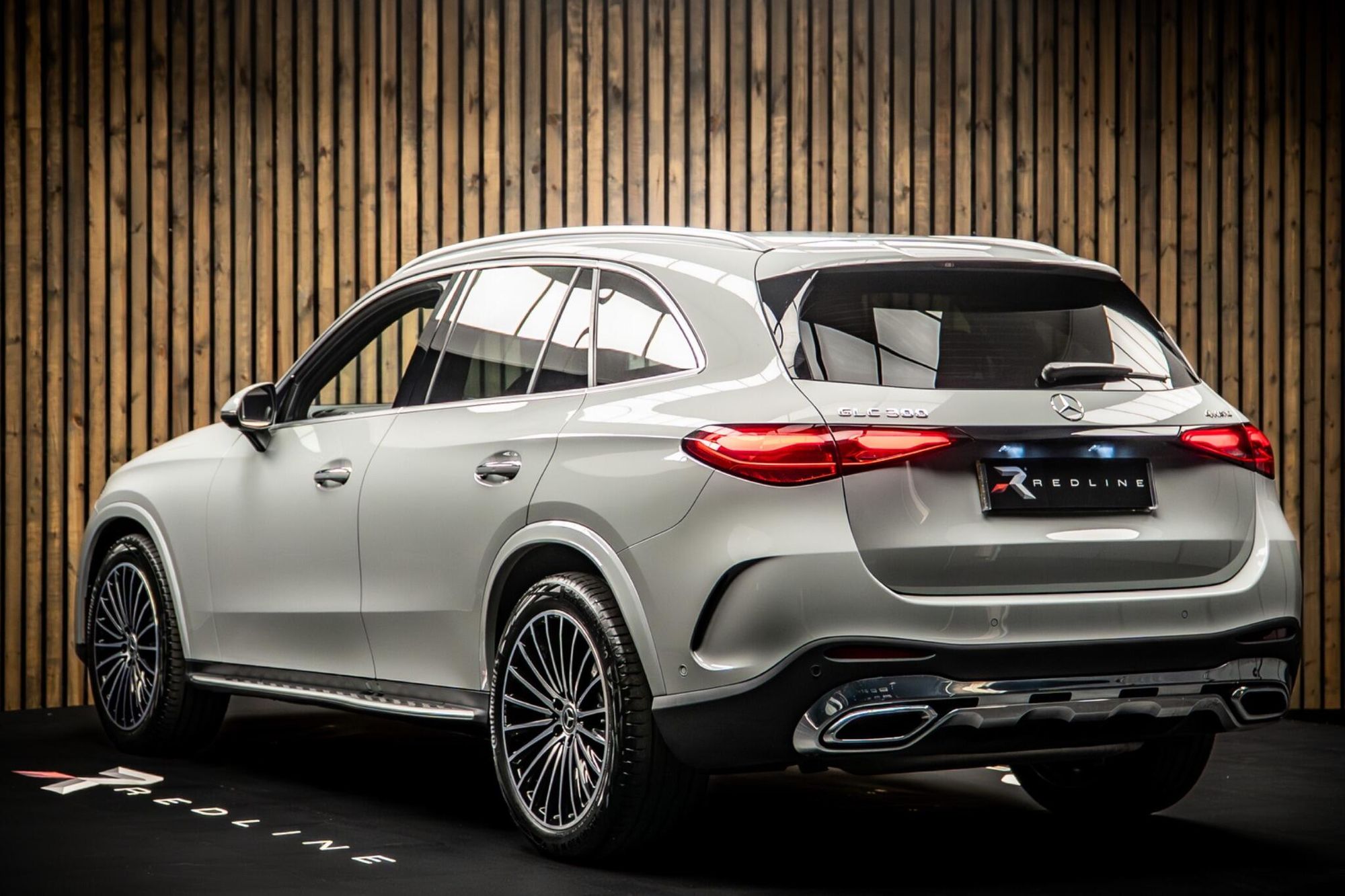 MERCEDES-BENZ GLC ESTATE GLC 300 4Matic AMG Line Premium Plus 5dr 9G-Tronic for sale UK - Slide 3