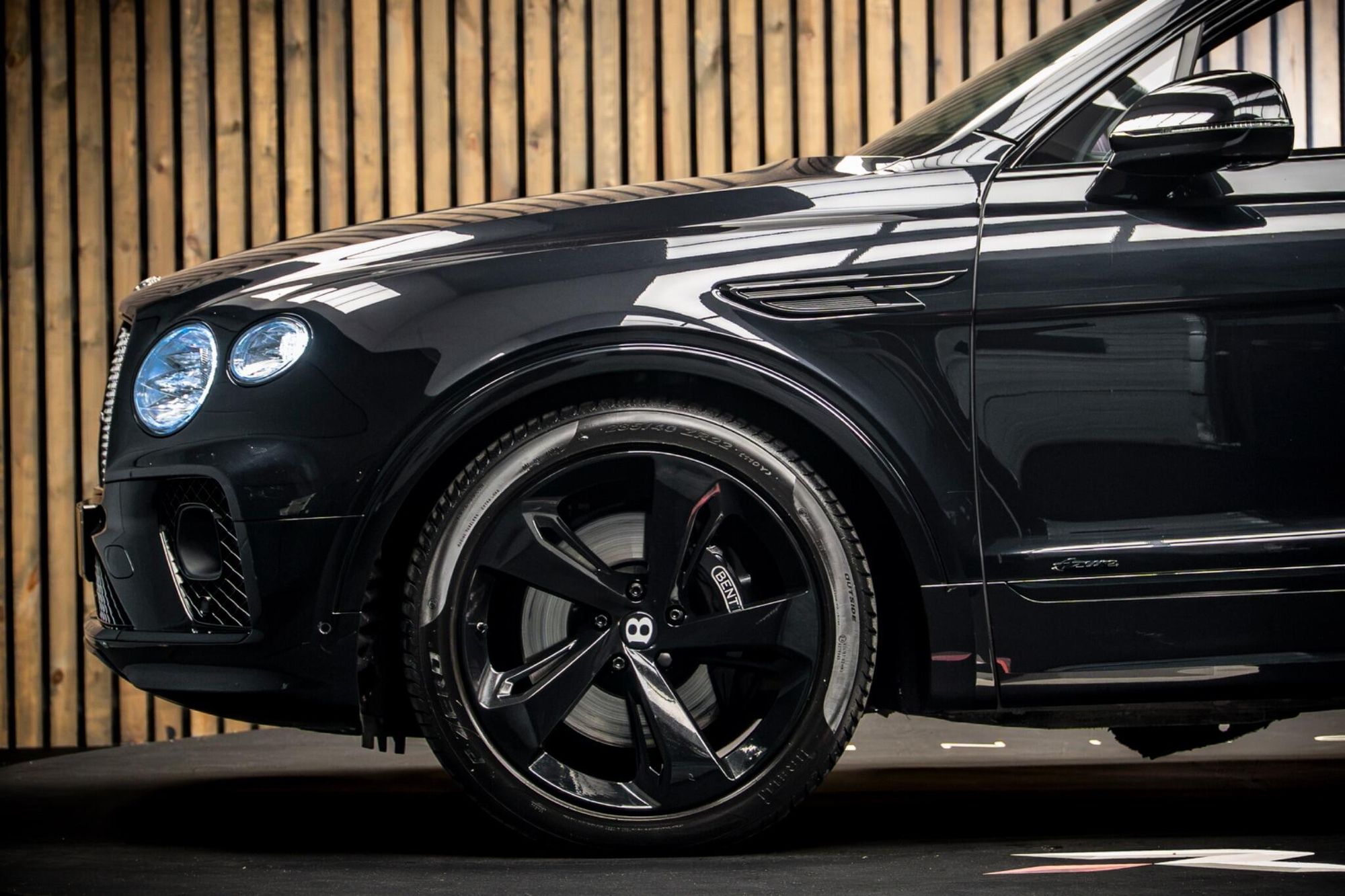 BENTLEY BENTAYGA ESTATE 4.0 V8 Azure 5dr Auto for sale UK - Slide 8