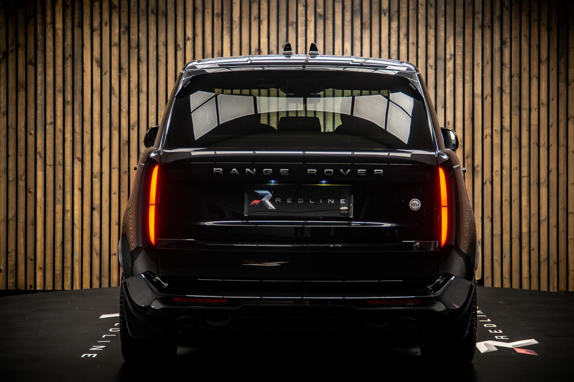 LAND ROVER RANGE ROVER ESTATE 4.4 P530 V8 SV 4dr Auto for sale UK - Slide 6