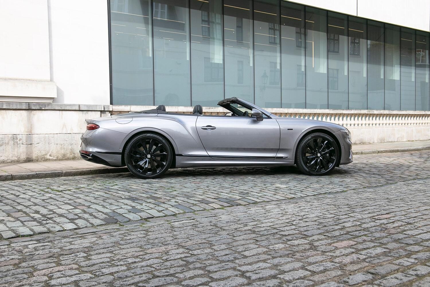 BENTLEY CONTINENTAL GTC CONVERTIBLE 4.0 V8 Hybrid Black Edition 2dr Auto for sale UK - Slide 7