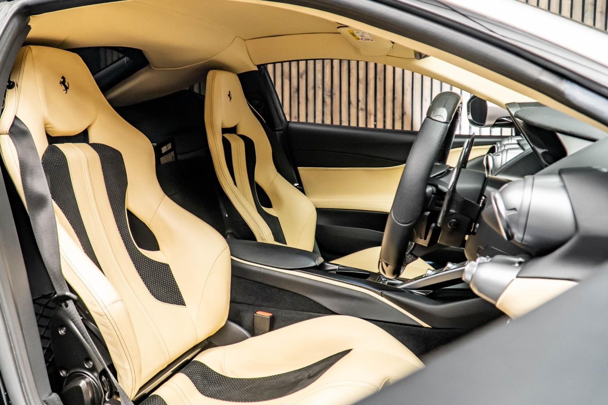 FERRARI 812 SUPERFAST COUPE 2dr Auto for sale UK - Slide 2