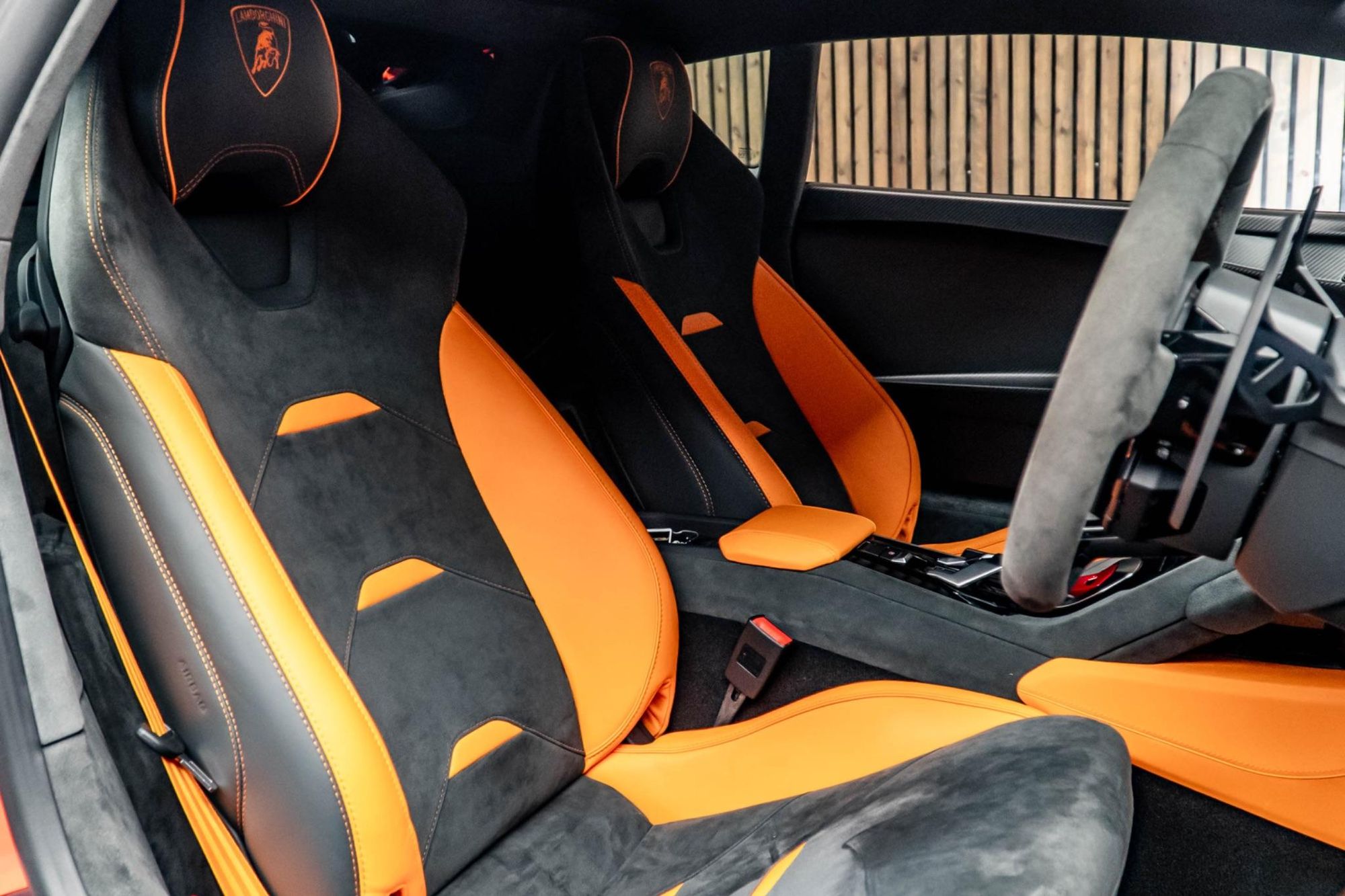 LAMBORGHINI HURACAN EVO COUPE 5.2 V10 610 Sterrato 2dr Auto AWD for sale UK - Slide 2