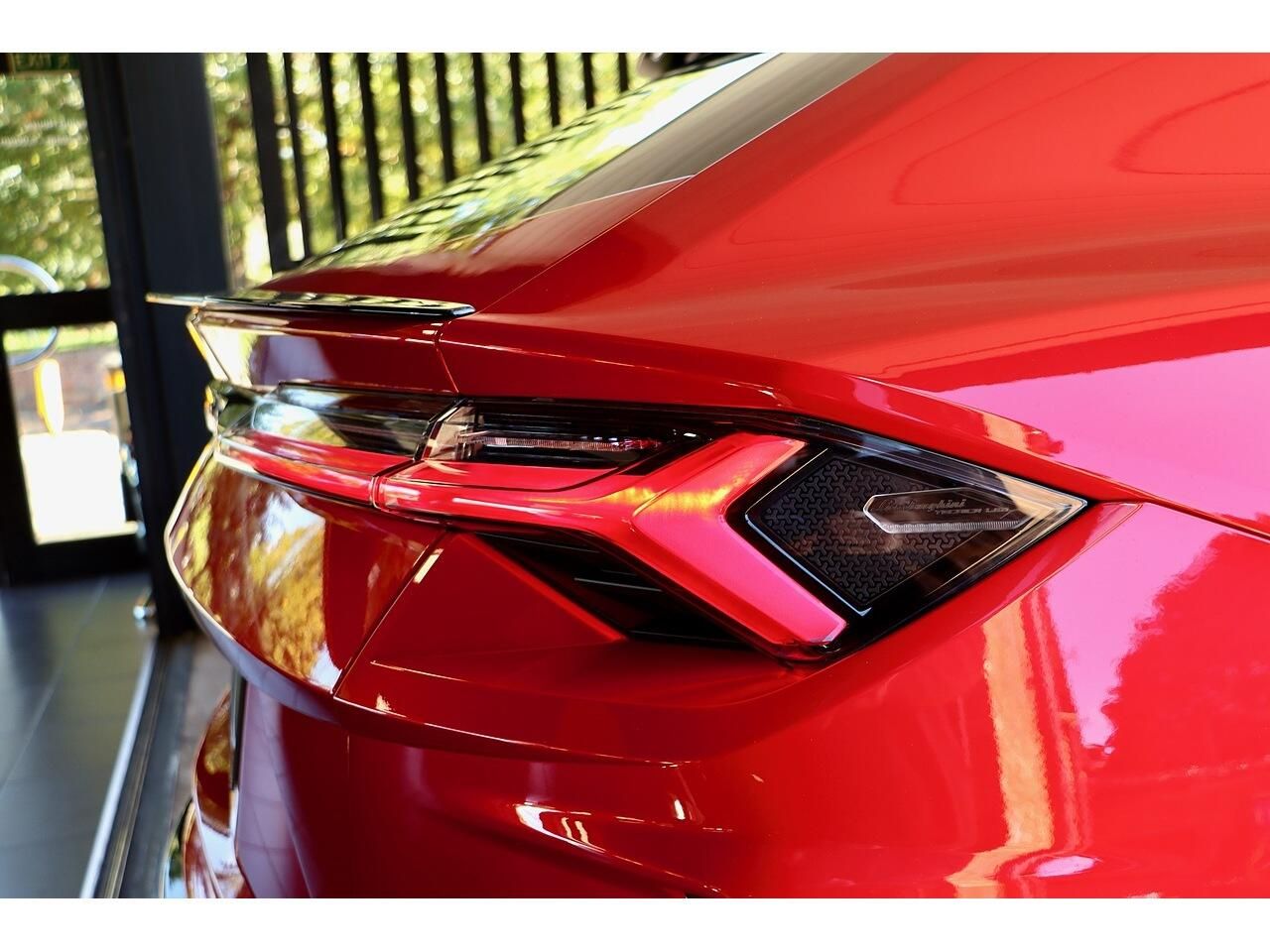 LAMBORGHINI URUS ESTATE 4.0T FSI V8 5dr Auto for sale UK - Slide 8