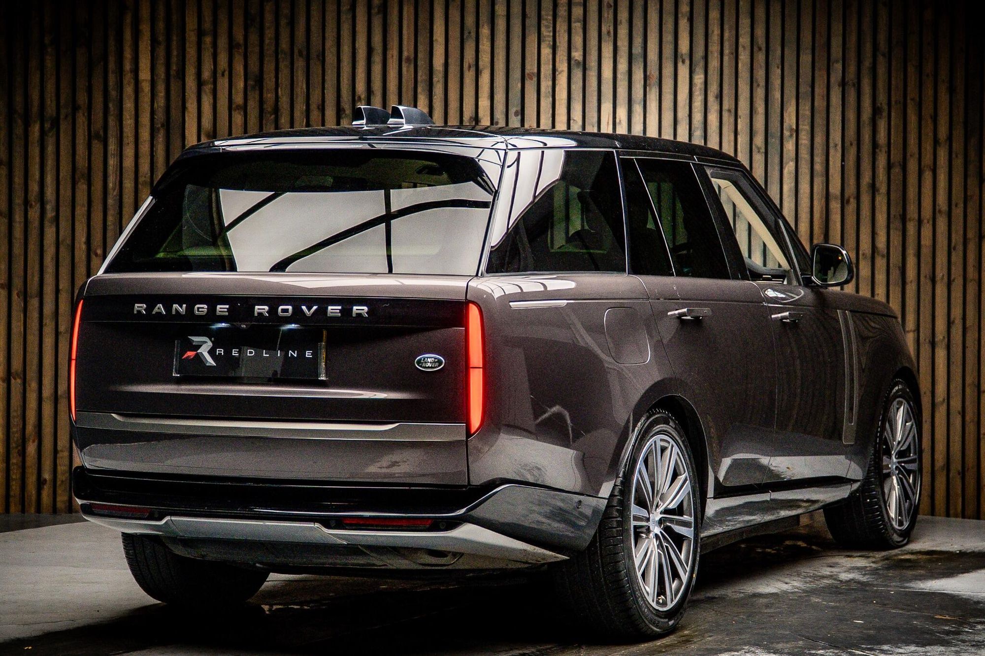 LAND ROVER RANGE ROVER ESTATE 3.0 P440e SE 4dr Auto for sale UK - Slide 4