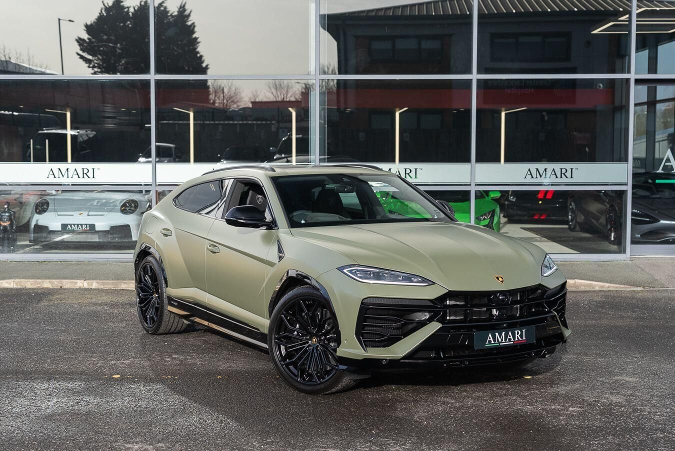 LAMBORGHINI URUS ESTATE 4.0T 25.9kWh Plug-in Hybrid FSI V8 5dr Auto for sale UK - Slide 10