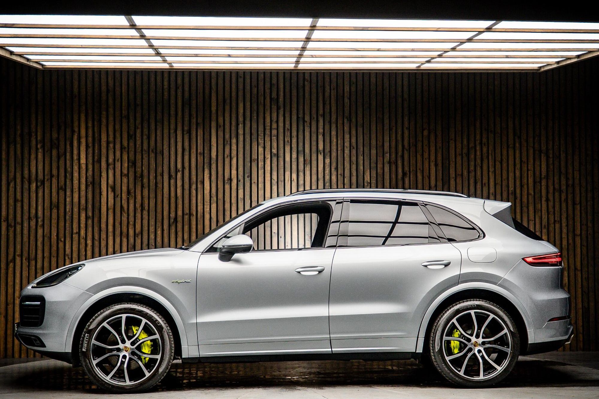 Porsche Cayenne 3.0 V6 Black Edition E-Hybrid Tiptronic S 25.9kWh 5 Door Auto for sale UK - Slide 7