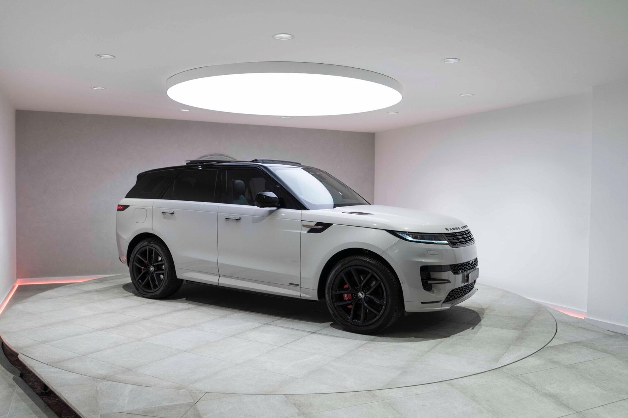 LAND ROVER RANGE ROVER SPORT ESTATE 4.4 P530 V8 Autobiography 5dr Auto for sale UK - Slide 7