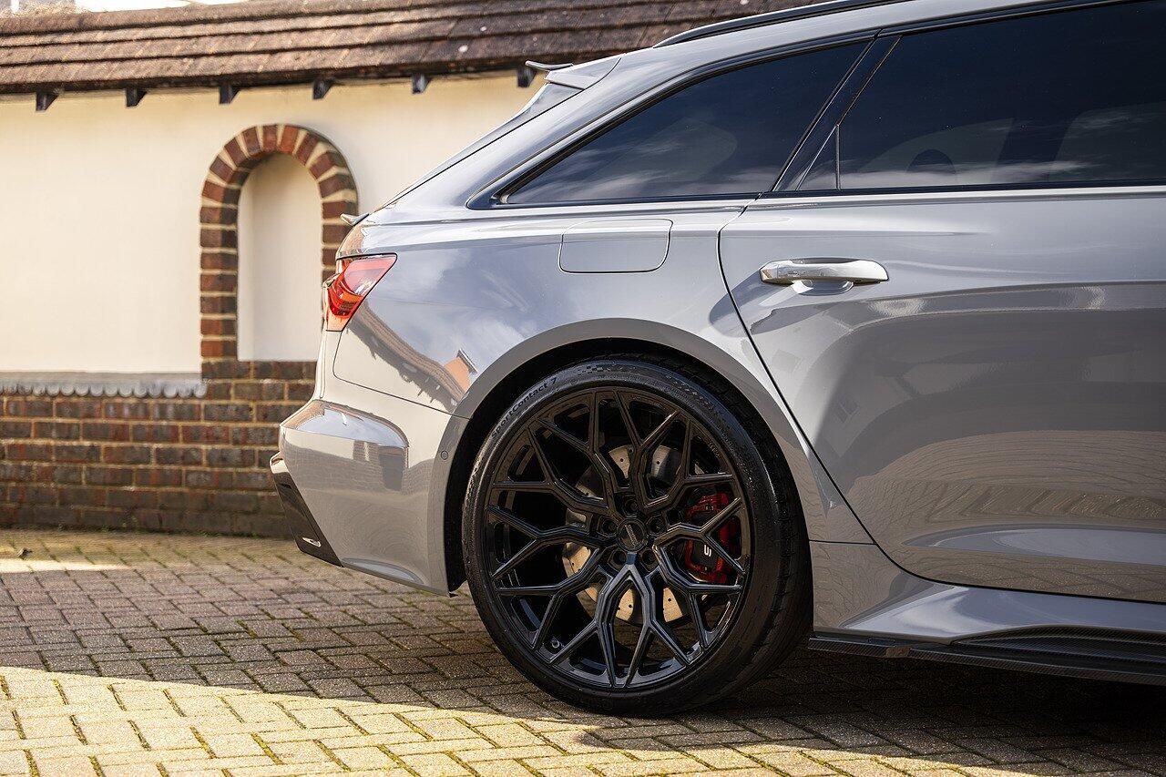 AUDI RS6 RS 6 AVANT RS 6 TFSI Quattro Performance 5dr Tiptronic for sale UK - Slide 7